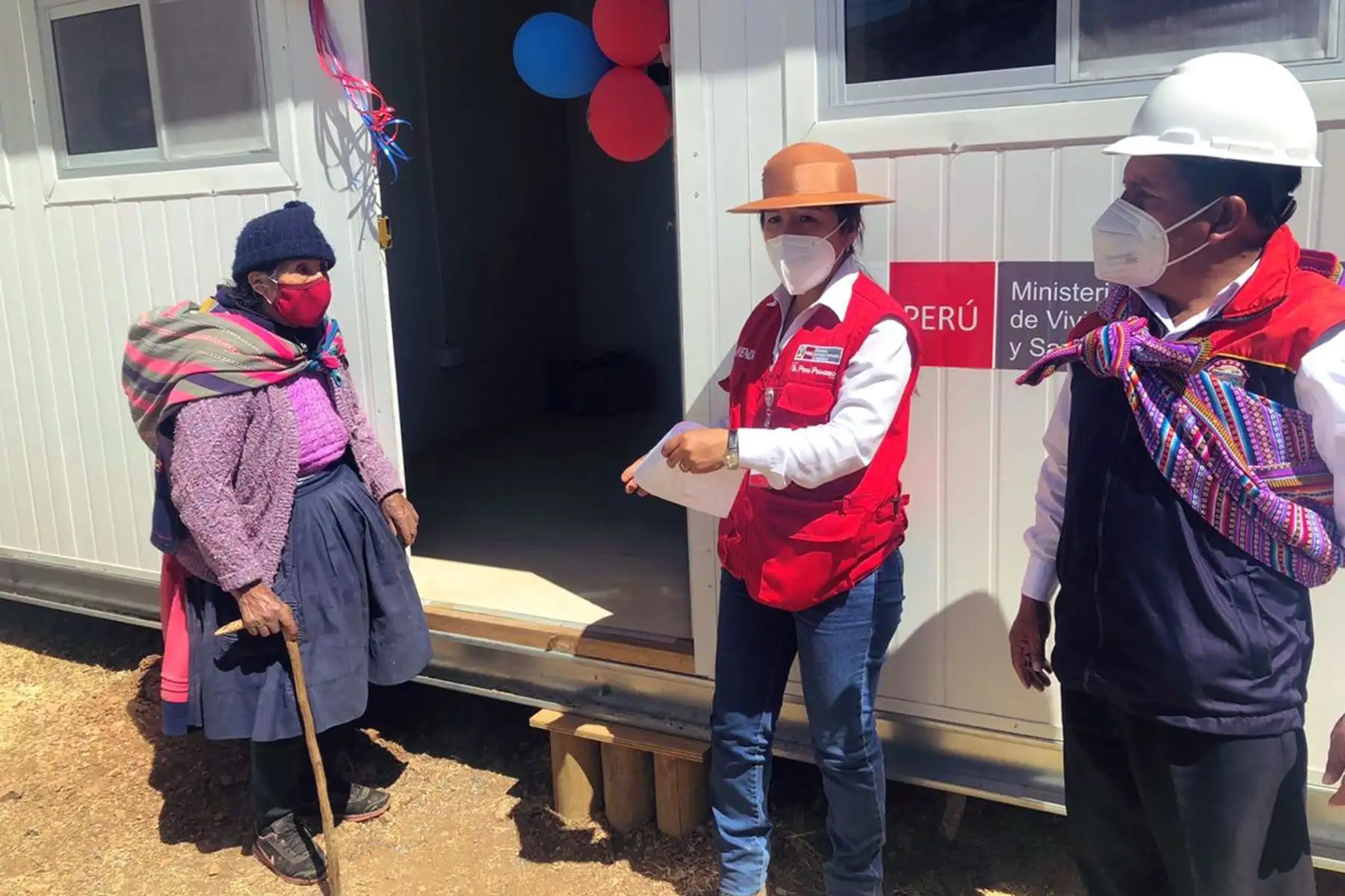 Ministerio de Vivienda entrega 40 módulos temporales de vivienda instalados para las familias del distrito de Ahuac, provincia de Chupaca que fueron damnificadas por la activación de la quebrada Pacayhuarmi.
Foto: Ministerio de Vivienda