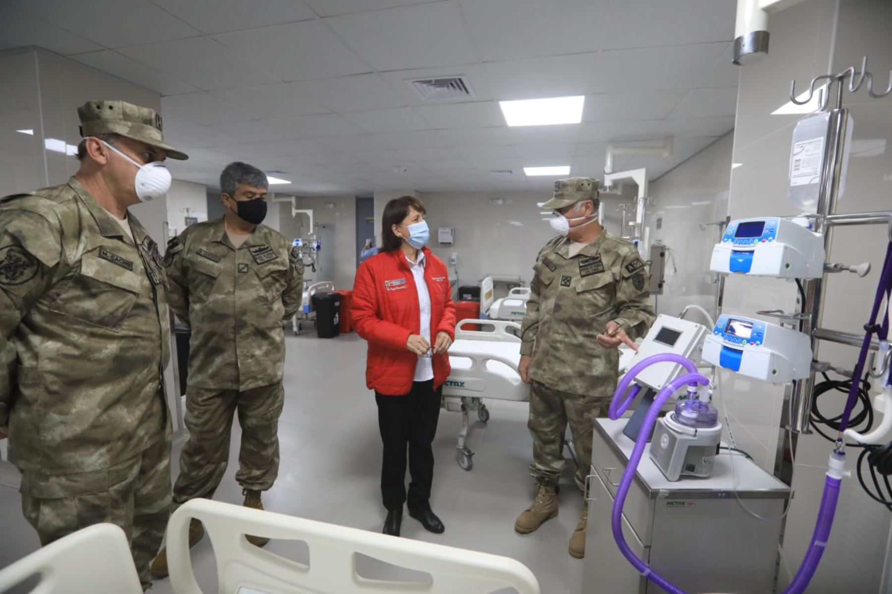 Ministers Pilar Mazzetti (Health) and Jorge Chavez (Defense) participated in the inauguration of the new Molecular Biology Laboratory at the Naval Hospital. Photo: ANDINA/MINSA