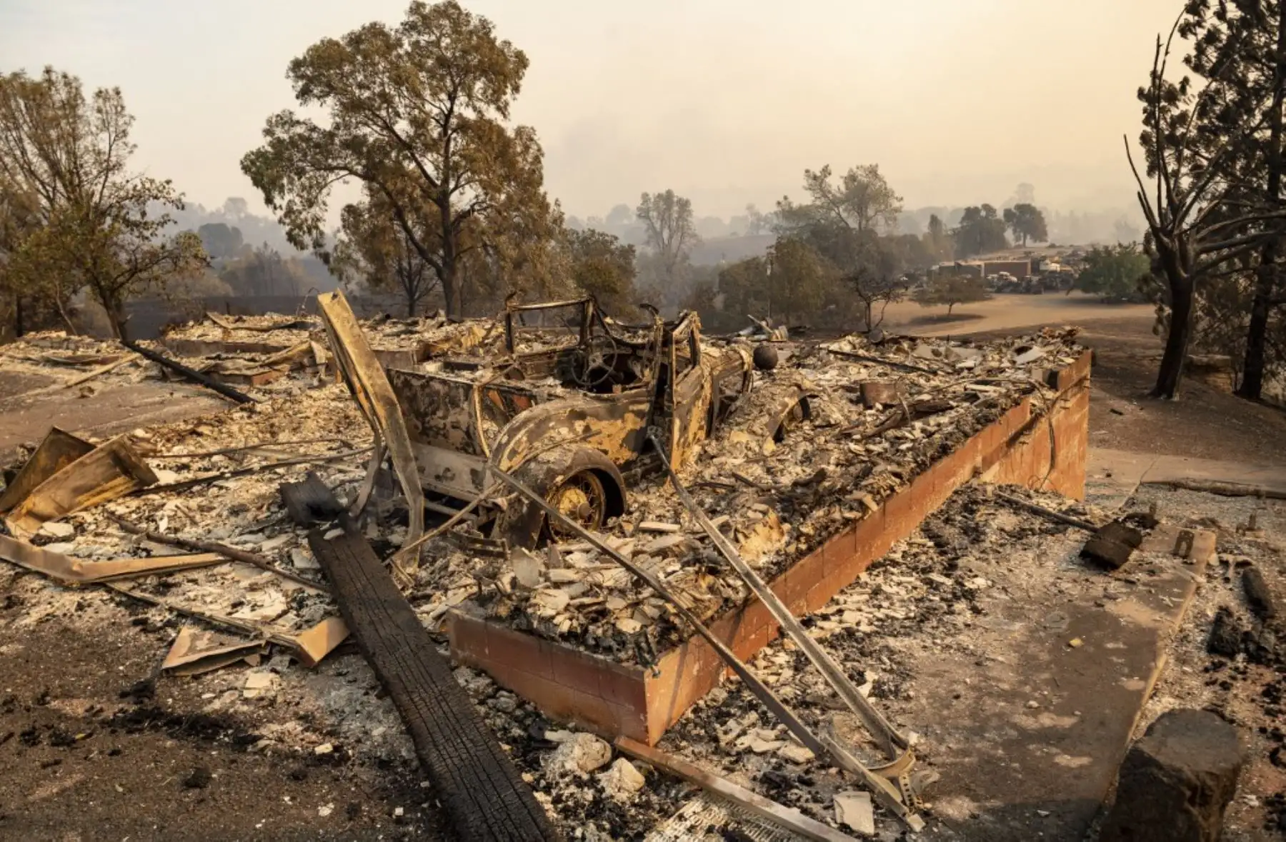 Una casa se quema en Vacaville, California durante el incendio del Complejo Relámpago LNU. California se encuentra en estado de emergencia con decenas de incendios de rápido movimiento, muchos provocados por rayos durante una ola de calor extremo que se extendió por el norte y centro del estado, amenazando viviendas y provocando la evacuación de miles de personas. 

Foto: AFP