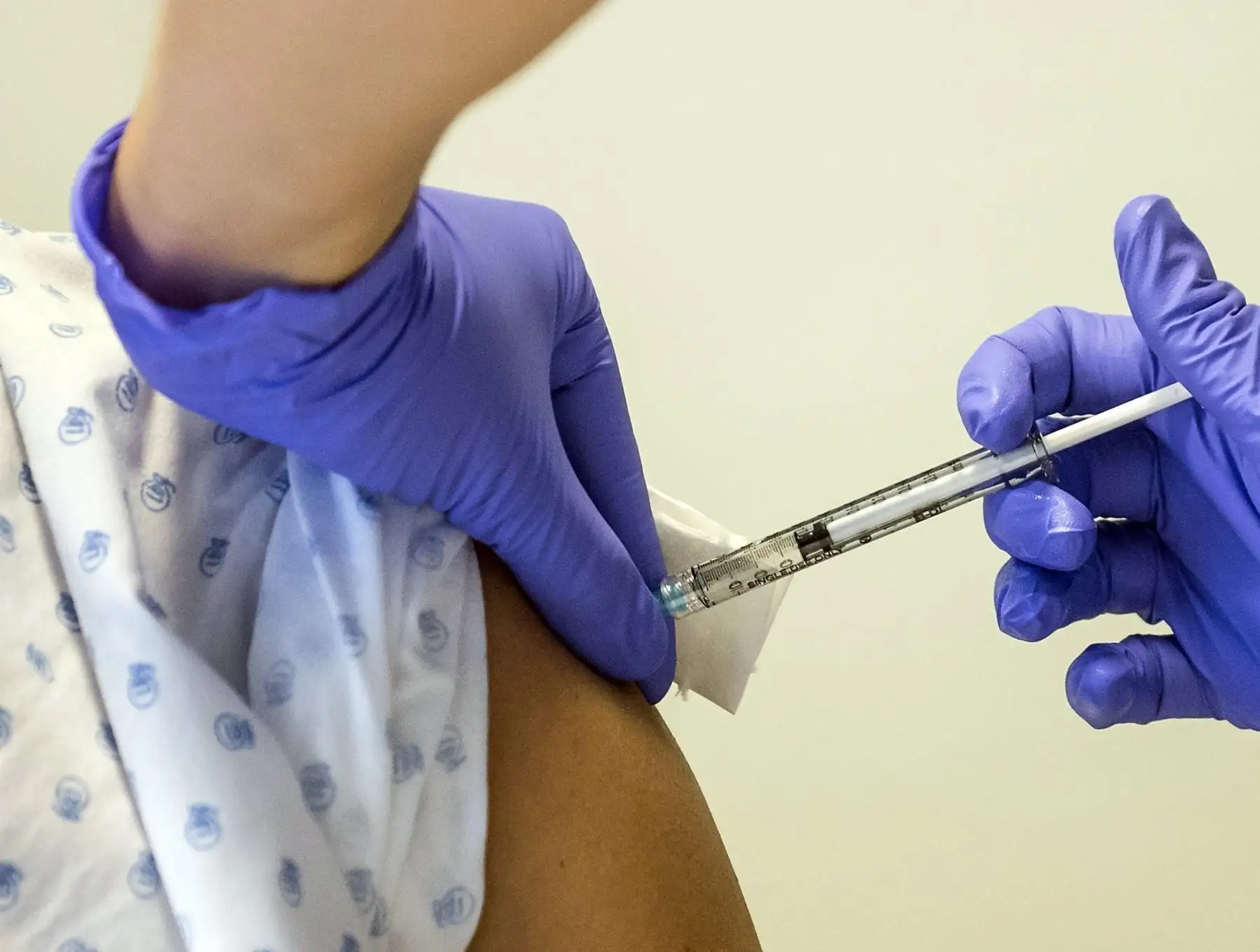 Argentina da inicio a la tercera fase de pruebas de esta vacuna elaborada por Pfizer y BioNTech, después de haber sido elegida para ello a mediados de julio. Foto: EFE