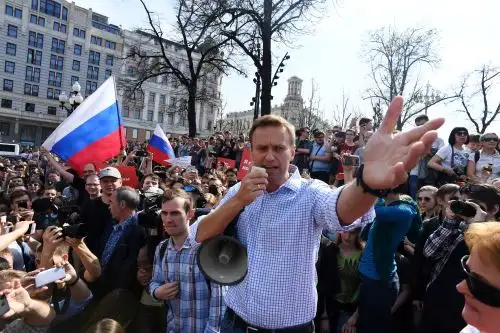 El líder opositor, un abogado de 44 años, conocido por sus campañas anticorrupción contra altos funcionarios y sus críticas abiertas al presidente ruso Vladimir Putin, ha sufrido ataques físicos en el pasado. Foto: AFP