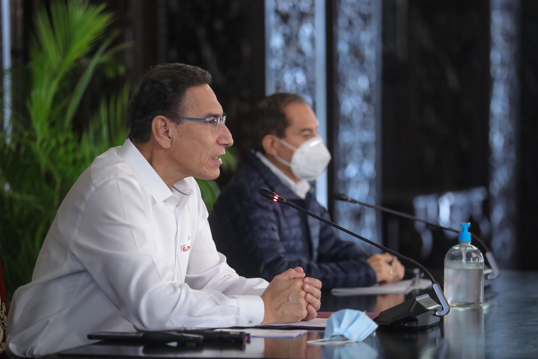 El presidente Martín Vizcarra junto a los miembros del Gabinete Ministerial brinda conferencia de prensa desde Palacio de Gobierno. 
Foto: ANDINA/Prensa Presidencia