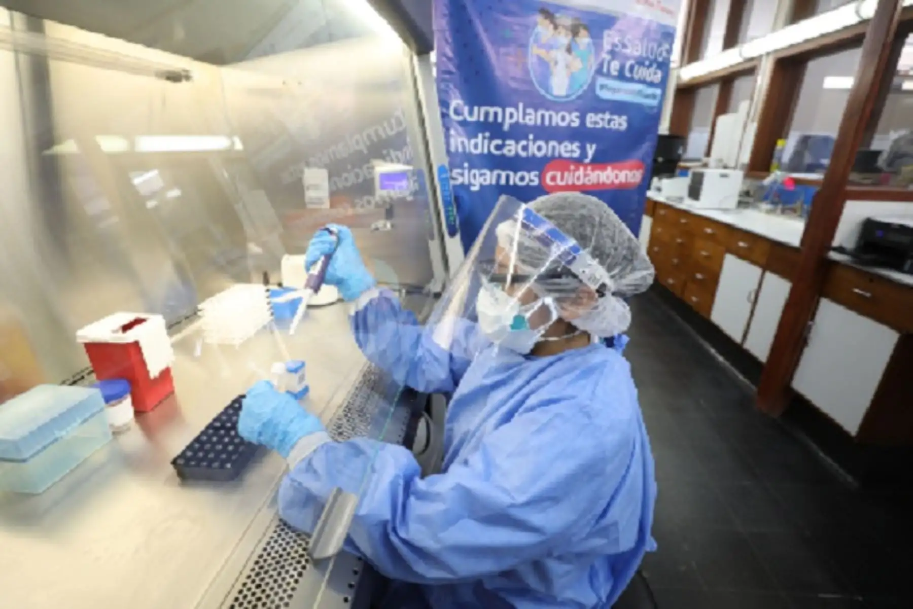 El laboratorio de biología molecular del Hospital Nacional Adolfo Guevara Velasco de EsSalud es el encargado de aplicar el muestreo.