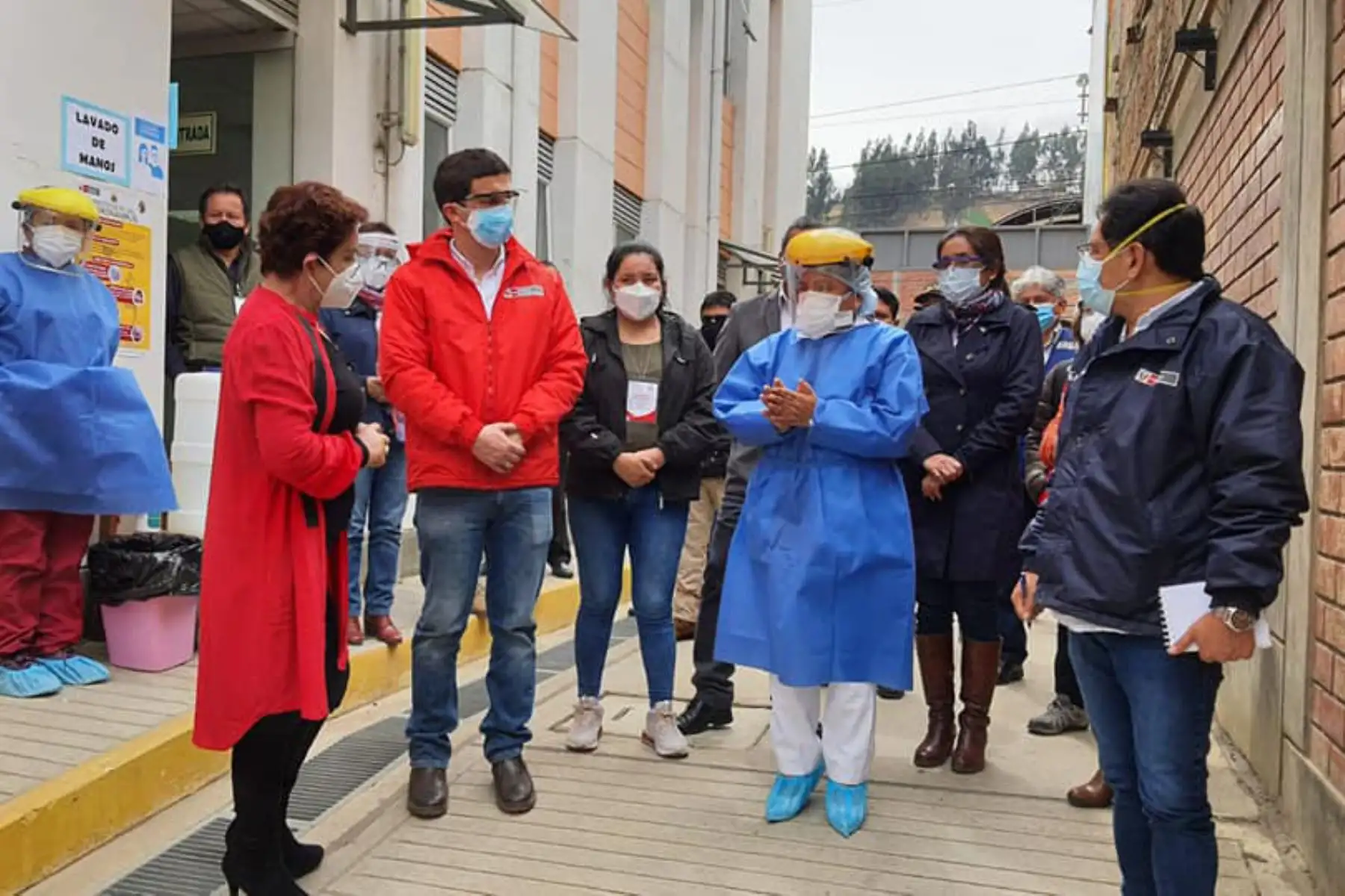 El ministro de Energía y Minas, Luis Incháustegui, visitó la región Áncash para impulsar acciones contra el covid-19 y entregar pruebas rápidas y equipos de protección. Foto: ANDINA/Difusión