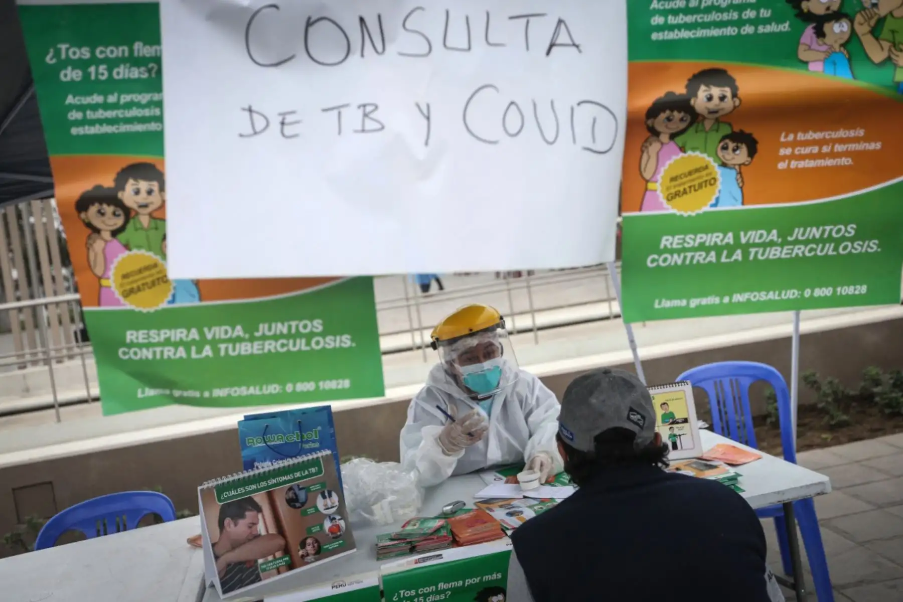 La Dirección de Redes Integradas de Salud (Diris) Lima Este, realizó una campaña de salud para los vecinos de La Victoria donde se realizaron descartes de covid-19, vacunación contra el neumococo, vacunación para niños, planificación familiar, psicología, entre otros. Foto: ANDINA/Jhonel Rodríguez Robles