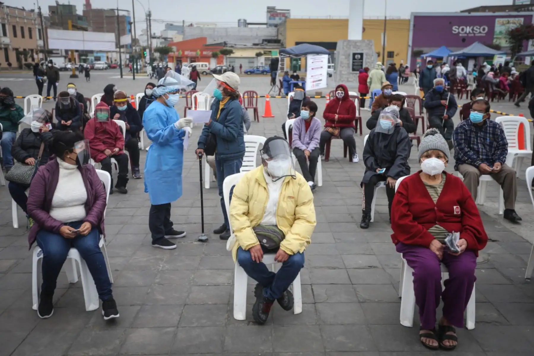 La Dirección de Redes Integradas de Salud (Diris) Lima Este, realizó una campaña de salud para los vecinos de La Victoria donde se realizaron descartes de covid-19, vacunación contra el neumococo, vacunación para niños, planificación familiar, psicología, entre otros. Foto: ANDINA/Jhonel Rodríguez Robles