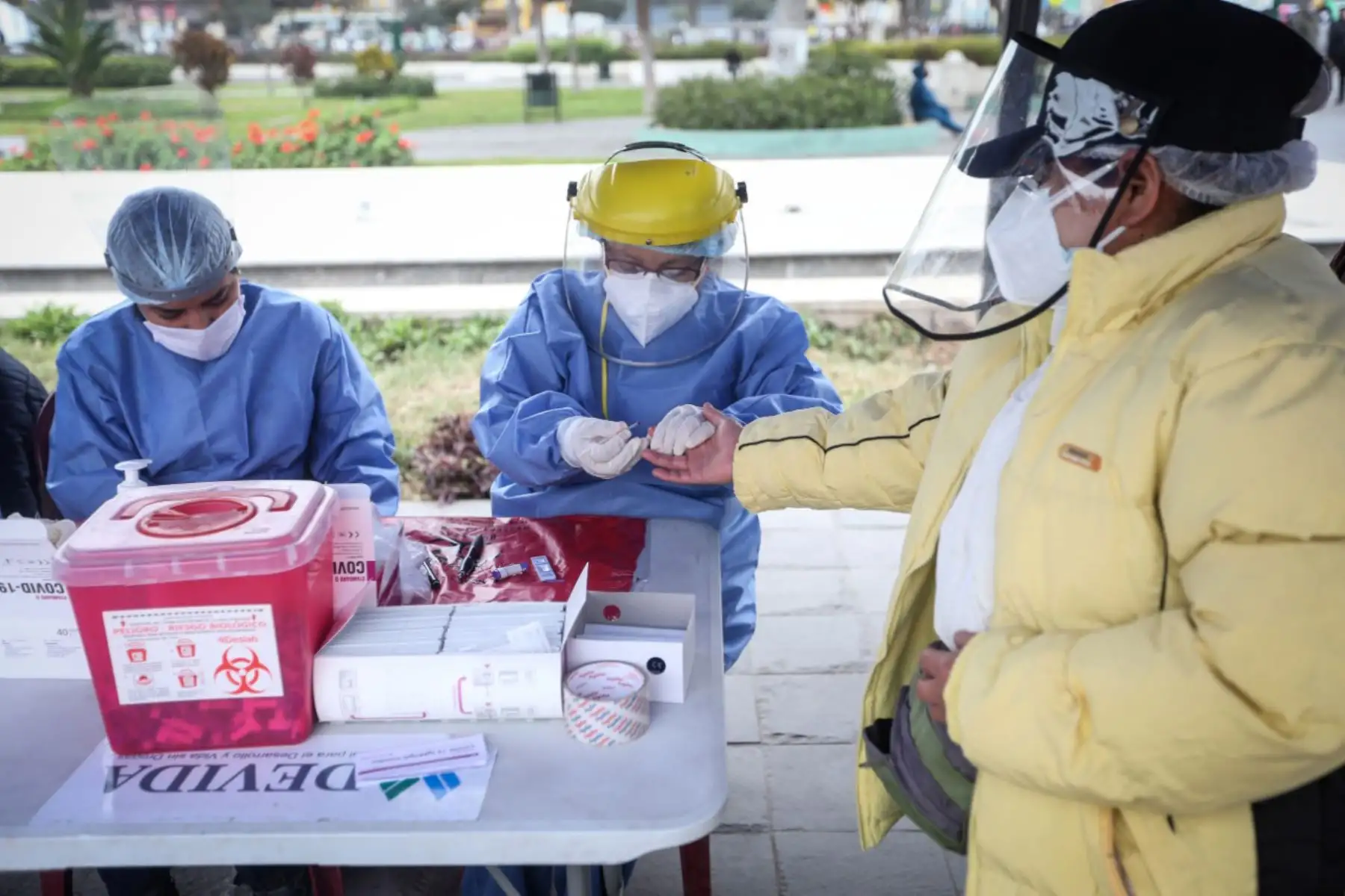 La Dirección de Redes Integradas de Salud (Diris) Lima Este, realizó una campaña de salud para los vecinos de La Victoria donde se realizaron descartes de covid-19, vacunación contra el neumococo, vacunación para niños, planificación familiar, psicología, entre otros. Foto: ANDINA/Jhonel Rodríguez Robles