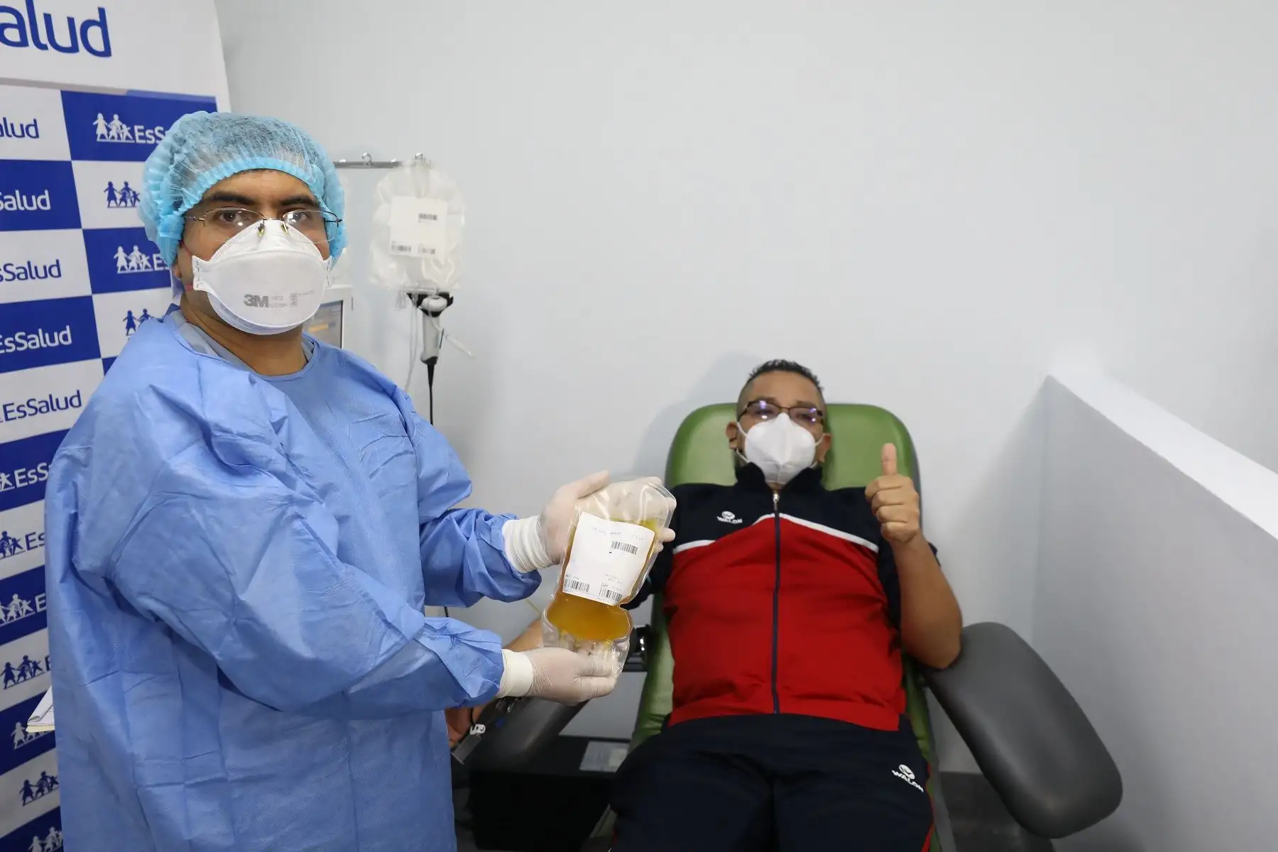 EsSalud recibe a su primer donante de plasma convaleciente para ensayo clínico de coronavirus