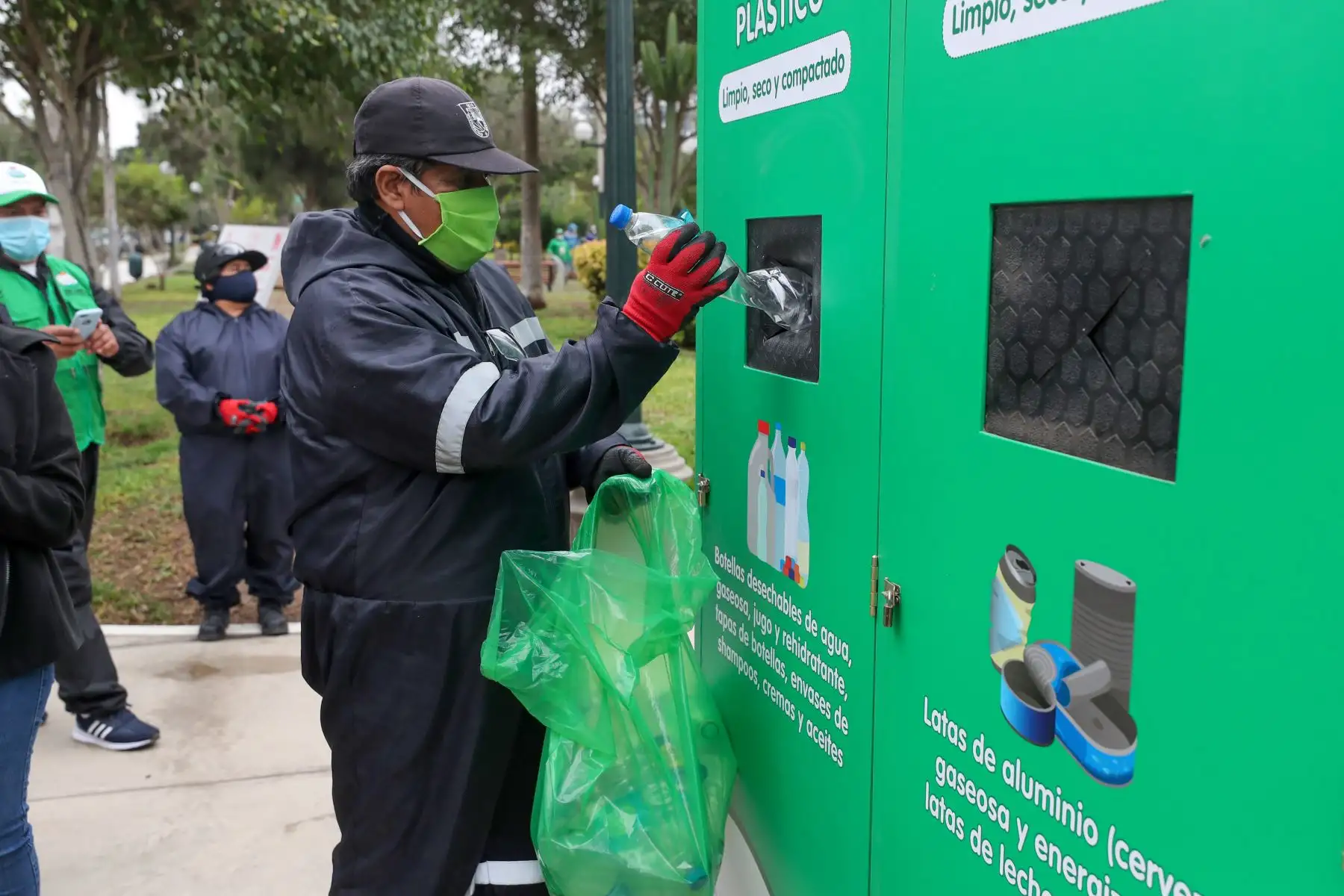 Ministra del Ambiente, Kirla Echegaray participa en la ceremonia de relanzamiento de programa de servicio de reciclaje que promueve la municipalidad de Barranco.
Foto: Ministerio del Ambiente