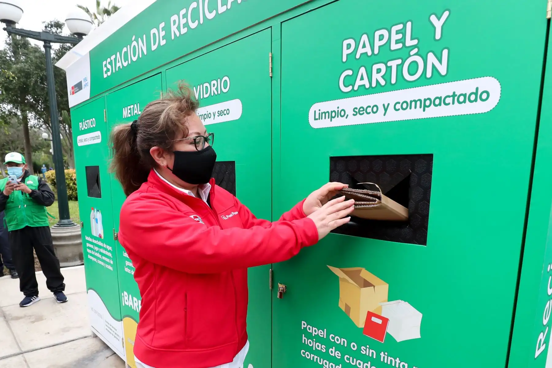 Ministra del Ambiente, Kirla Echegaray participa en la ceremonia de relanzamiento de programa de servicio de reciclaje que promueve la municipalidad de Barranco.
Foto: Ministerio del Ambiente