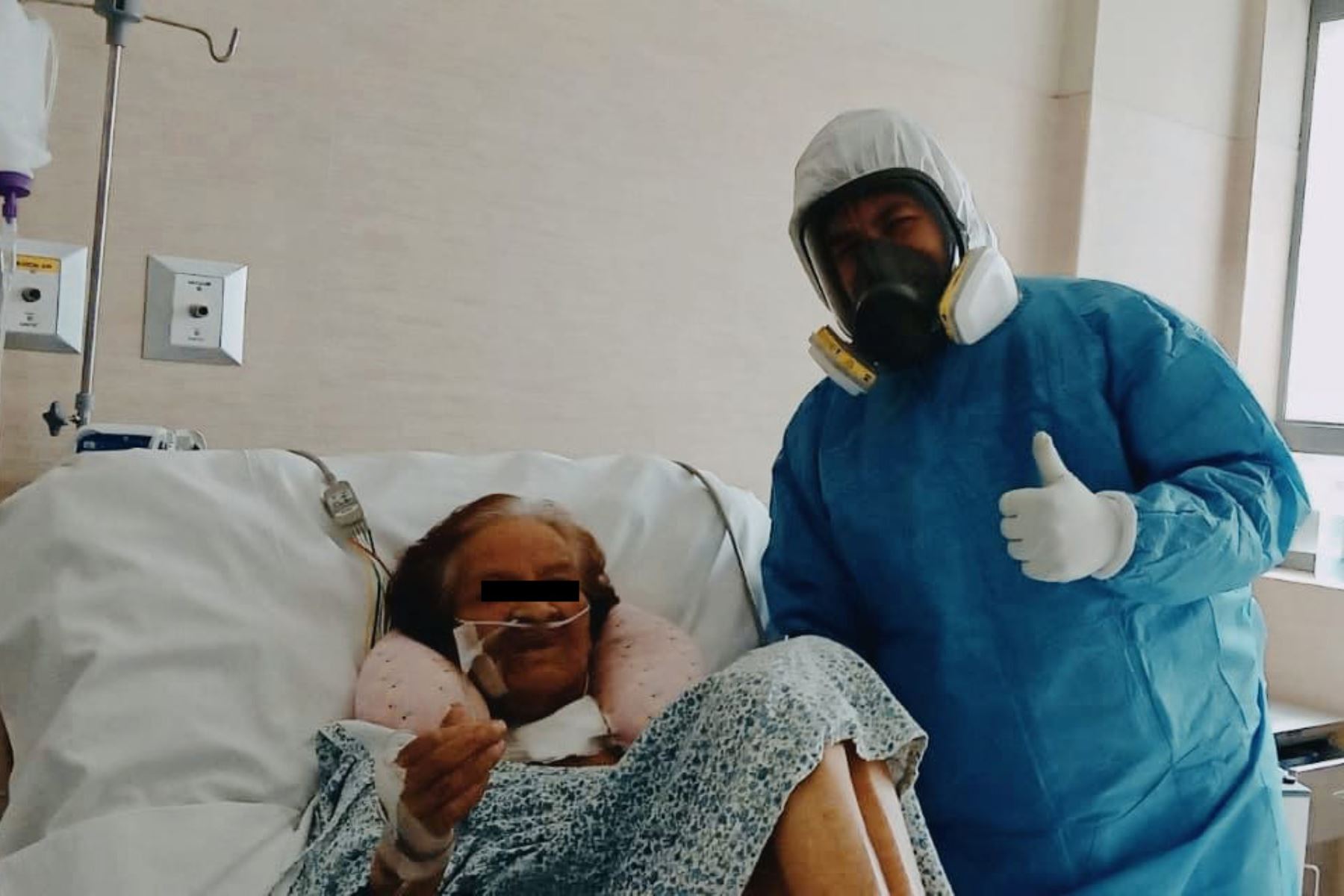 Arequipeña Julia Ochoa, de 76 años, recibe terapia en el área de hospitalización del hospital covid-19 de Arequipa. Foto: ANDINA/Difusión