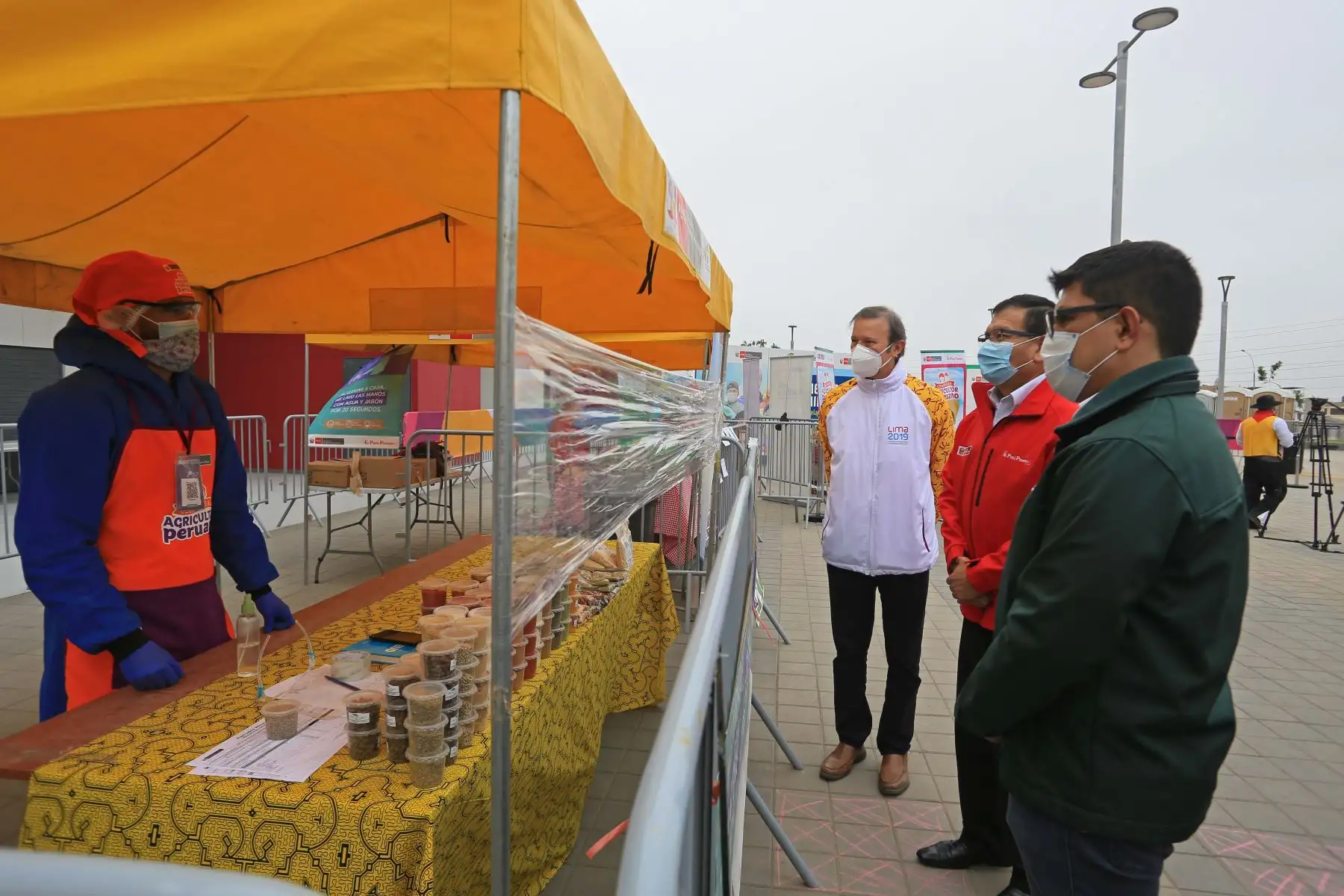 El Ministerio de Agricultura,  a través de Agro Rural ampliará la cobertura de los Mercados Itinerantes de la “Chacra a la Olla” y ahora funcionará en las sedes de los Juegos Panamericanos ubicados en el distrito de San Luis, Villa María del Triunfo y Villa El Salvador. 
Foto: LEGADO Lima 2019