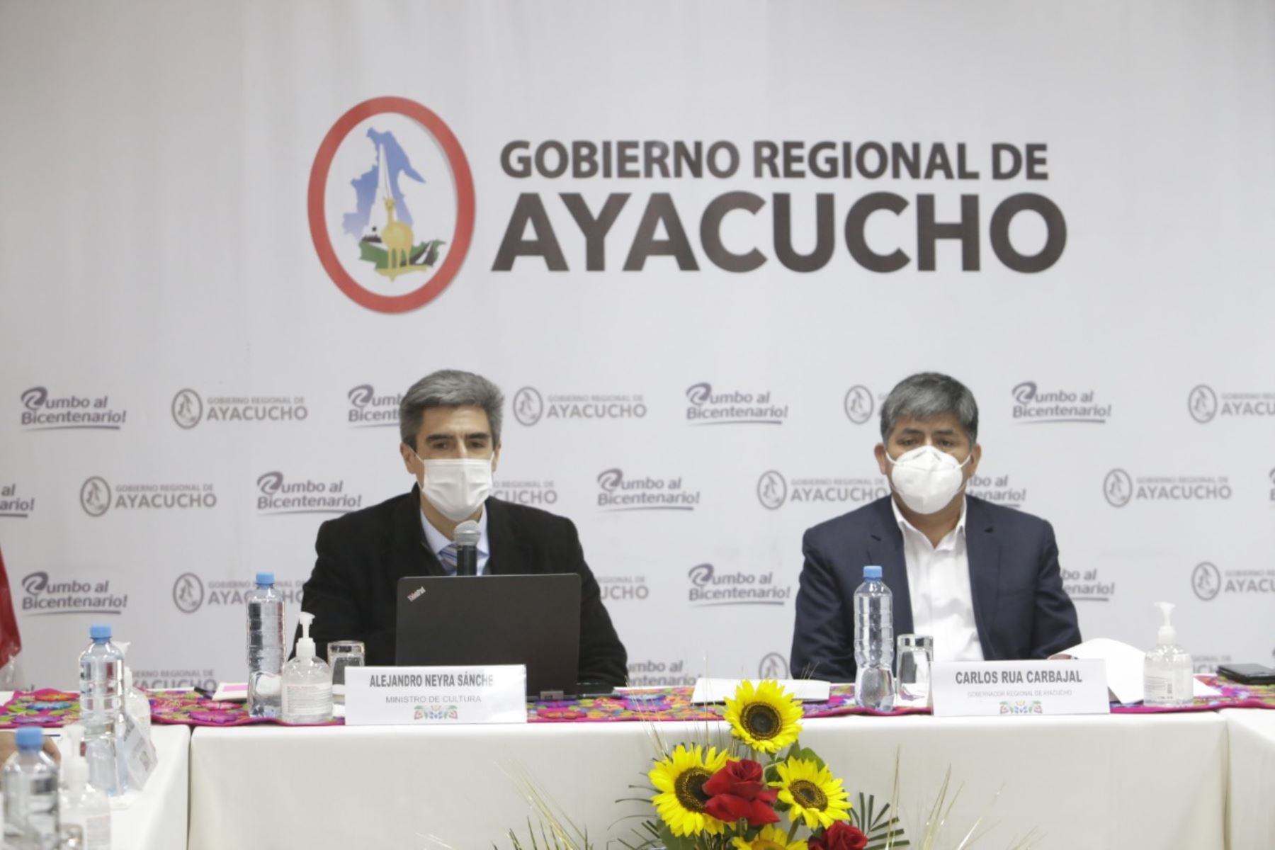 Peruvian Culture Minister Alejandro Neyra visits Ayacucho to supervise actions against the COVID-19 pandemic.