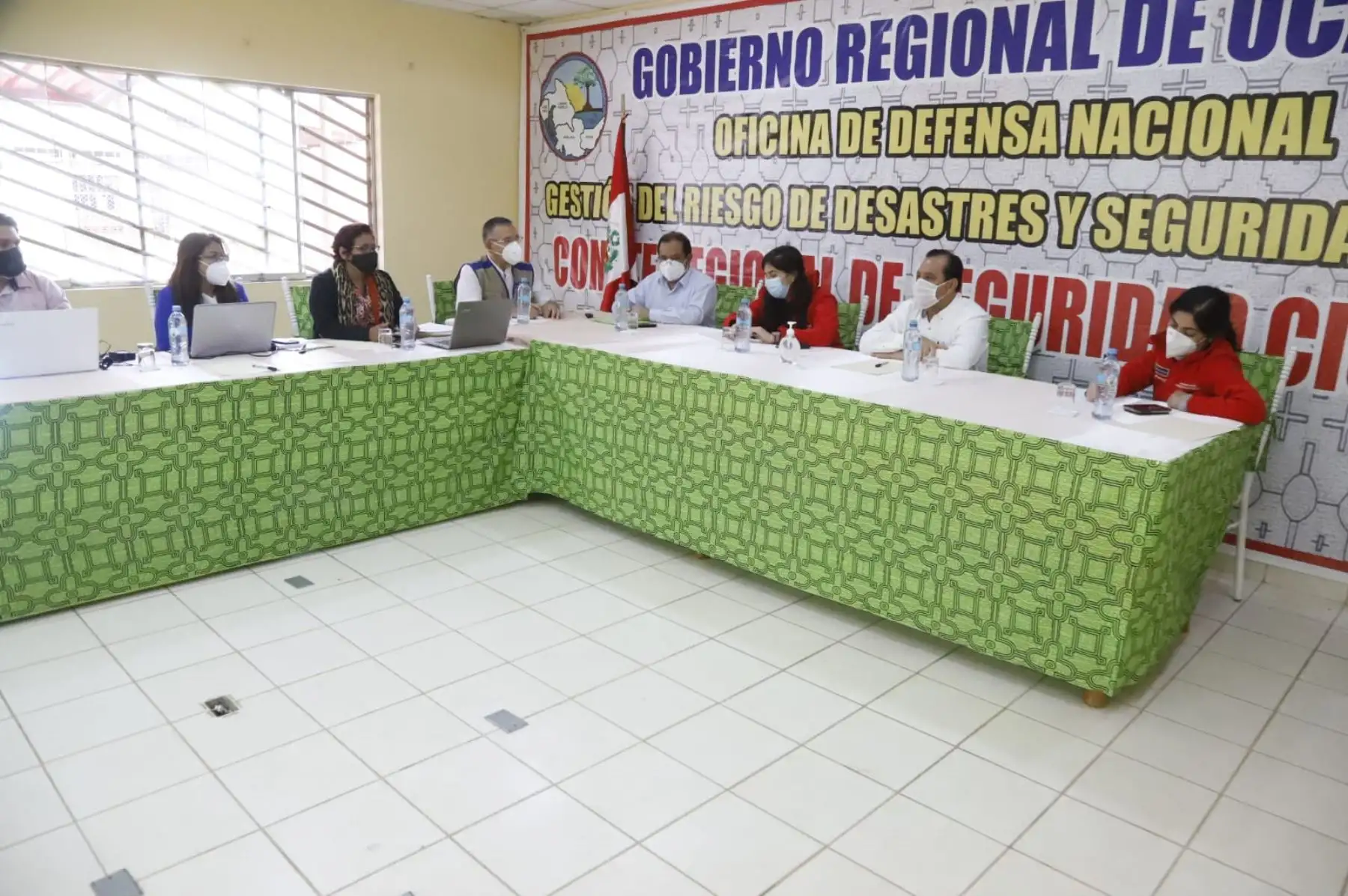Ministra Maria Antonieta Alva y equipo del MEF se reúnen con gobernador regional de Ucayali, Francisco Antonio Pezo, vicegobernador, viceministra de Interculturalidad, Angela Acevedo, y los directores de Diresa y el COER, para conocer acciones de prevención y contención del Covid-19. Foto: MEF