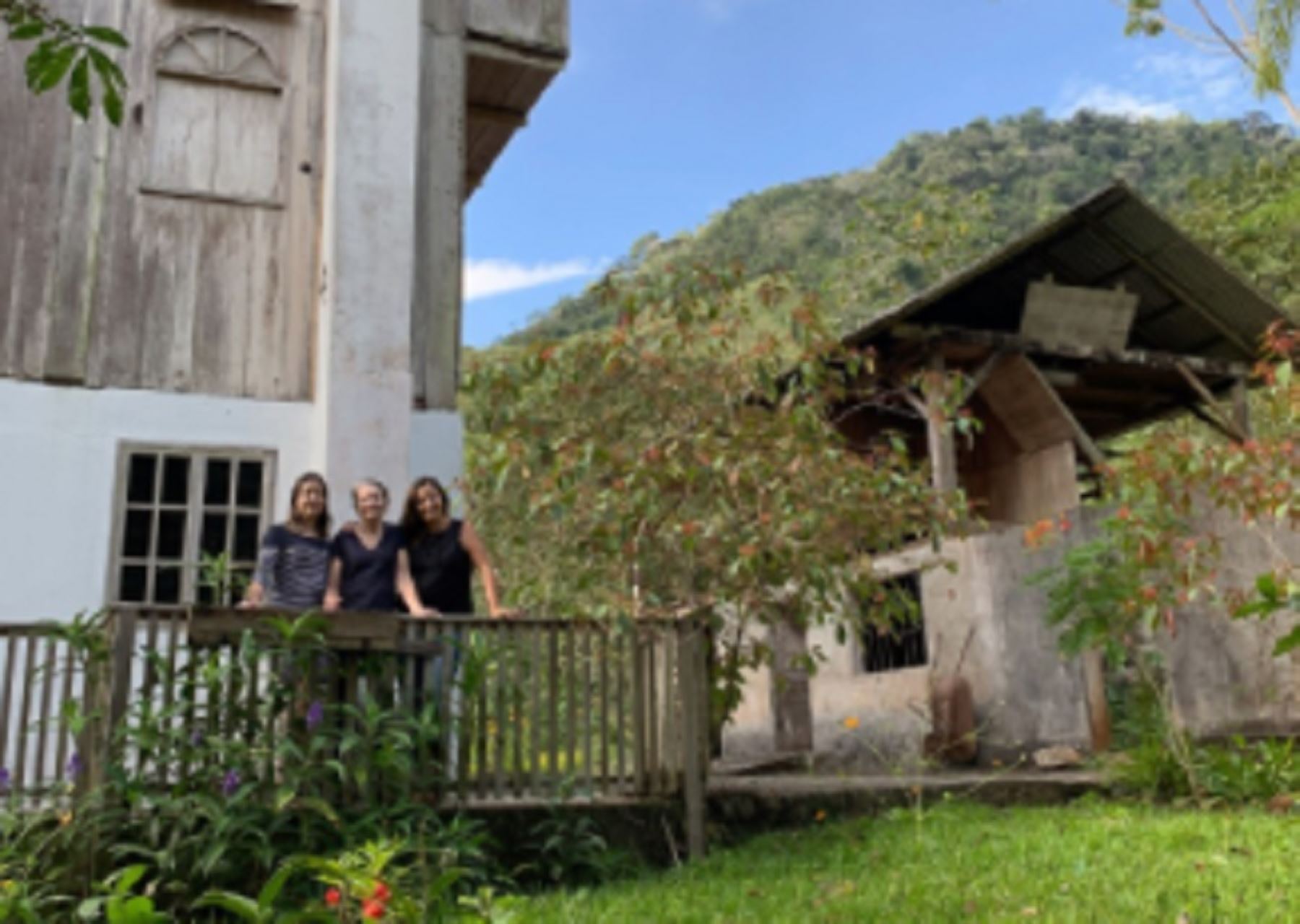 “Casa Palmatambo”, una de las viviendas más emblemáticas de Pozuzo, en la región Pasco, que fue construida en 1900, emprendimiento turístico sostenible ganador del concurso "Turismo Emprende 2020" del Mincetur. Foto: Sernanp