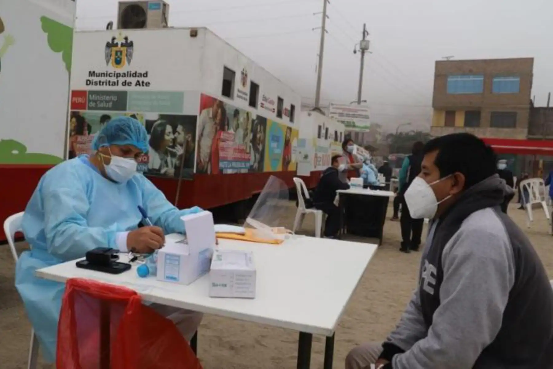 Más de 600 vecinos de Santa Anita recibieron atención médica integral de especialistas del Minsa. En la intervención, se brindó a niños y adultos servicios de vacunación, tratamiento contra la anemia, descarte de VIH y covid-19, entre otros. Foto: @Minsa_Peru