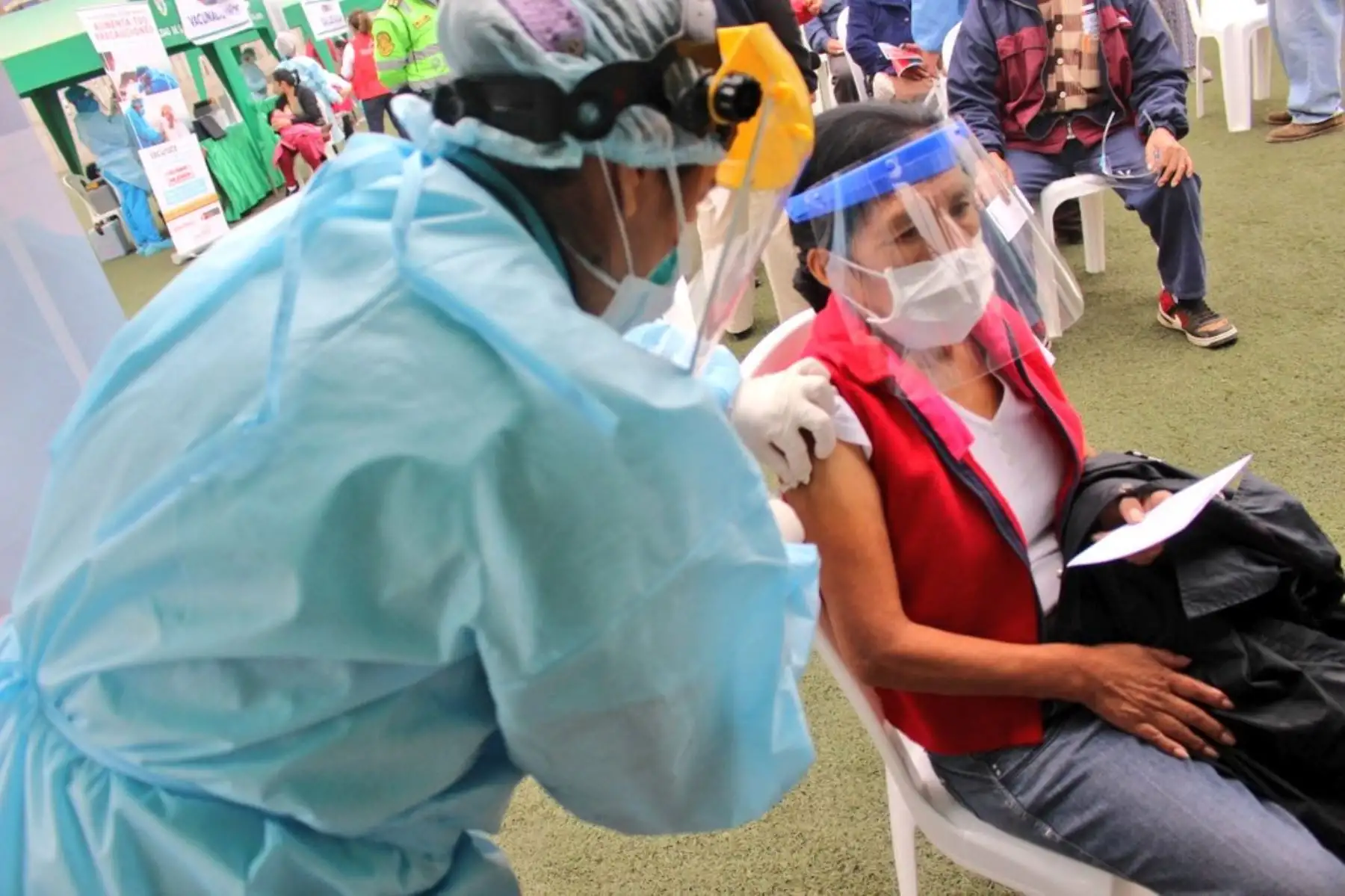Más de 600 vecinos de Santa Anita recibieron atención médica integral de especialistas del Minsa. En la intervención, se brindó a niños y adultos servicios de vacunación, tratamiento contra la anemia, descarte de VIH y covid-19, entre otros. Foto: @Minsa_Peru