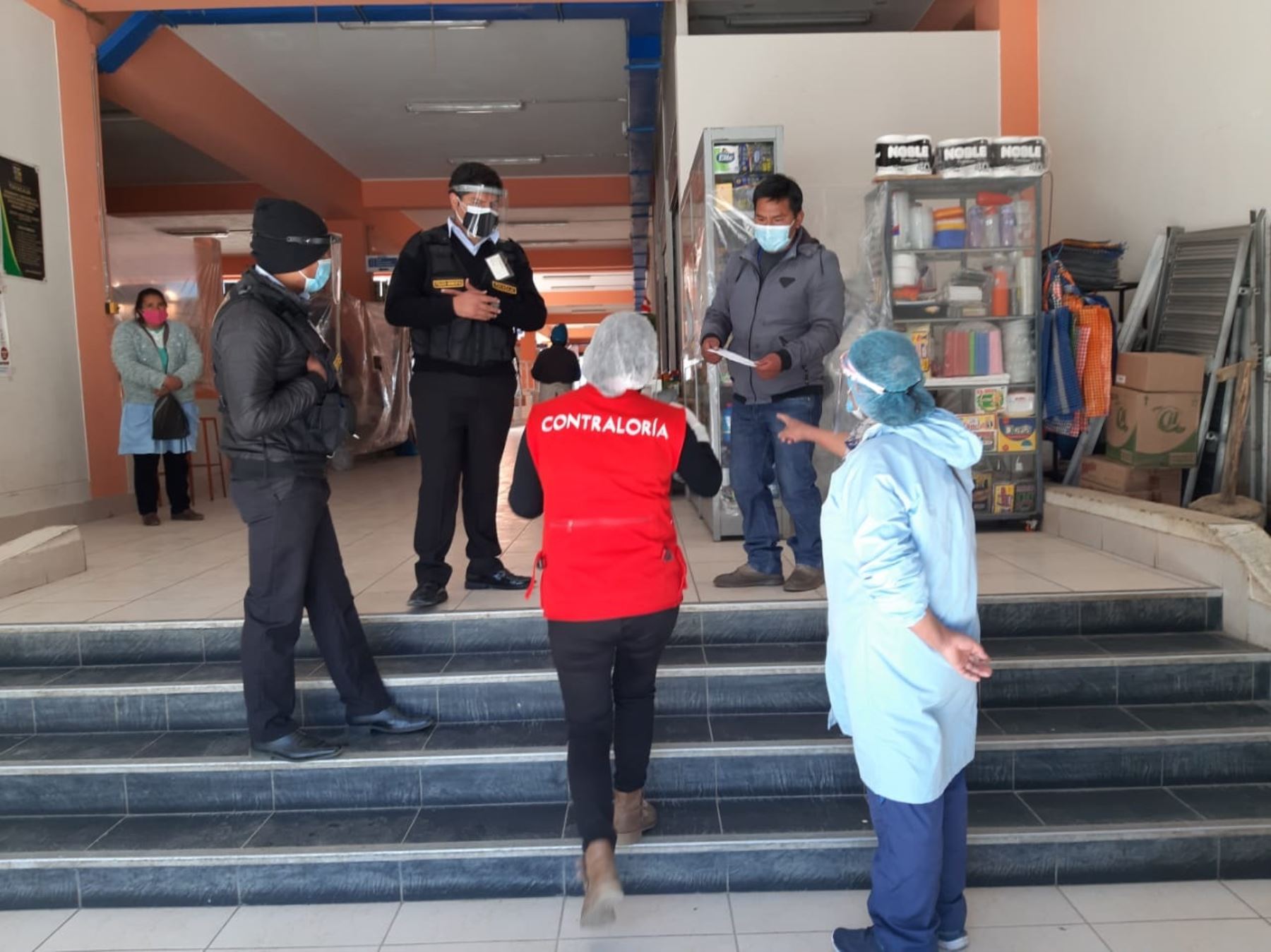 La Contraloría advirtió del riesgo de contagio en el mercado de abastos del distrito de Pampas, en Huancavelica, debido a la falta de implementación de medidas de prevención. ANDINA/Difusión
