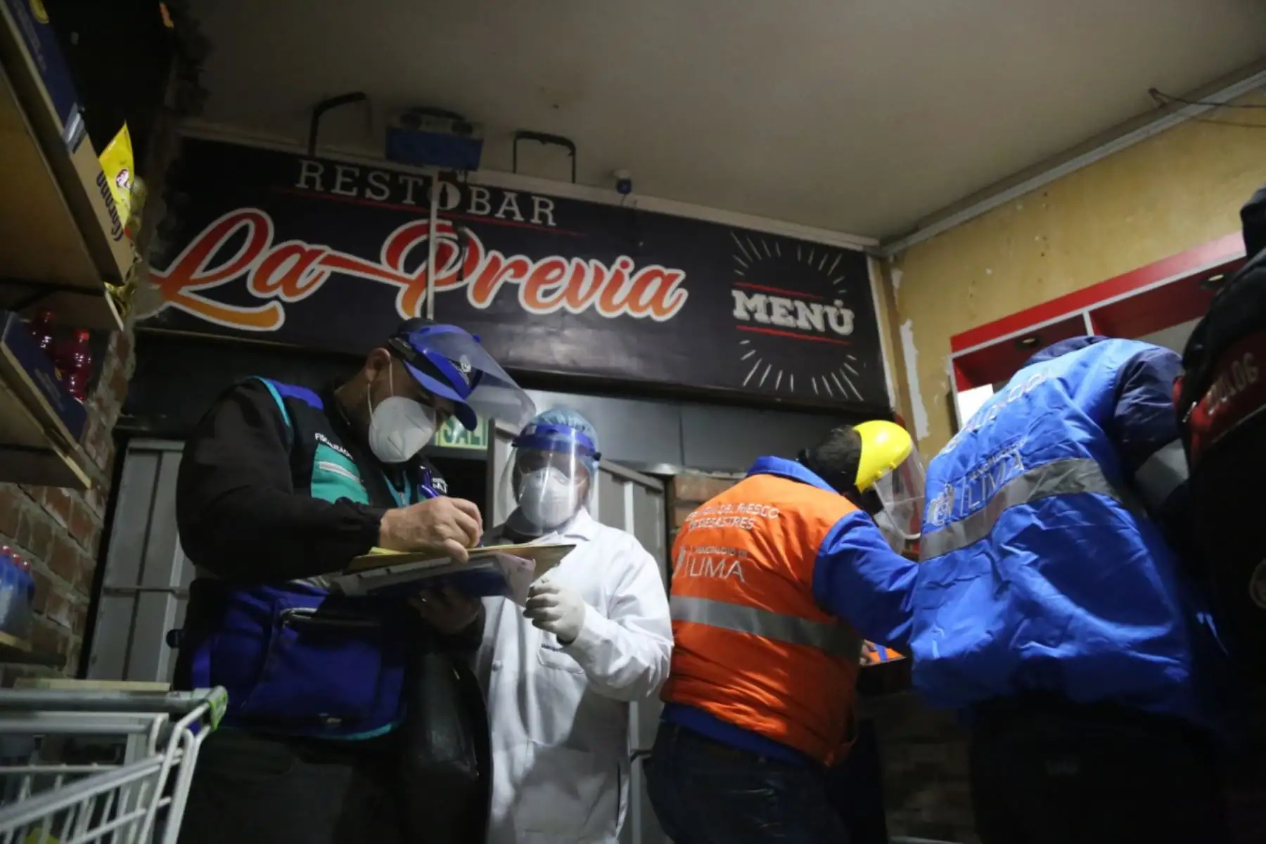 Municipalidad de Lima clausuró Restobar, ubicado en la cuadra 3 de la avenida Alfonso Ugarte, donde se celebraba un cumpleaños, en el Cercado de Lima. Foto: ANDINA/Municipalidad de Lima