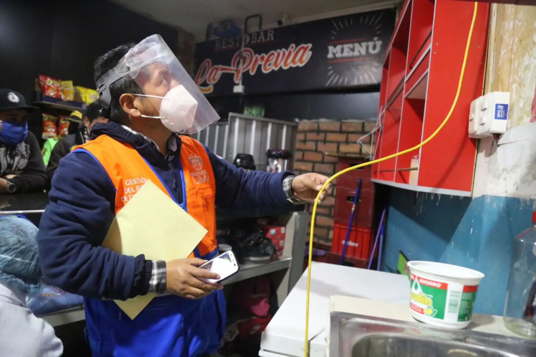 Negocio no contaba con certificado de Defensa Civil y atendía en condiciones insalubres. Foto: ANDINA/Municipalidad de Lima