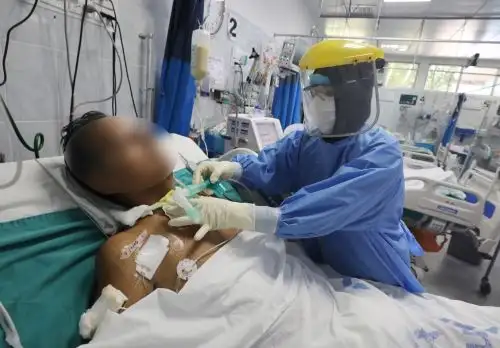 Médicos y enfermeras de EsSalud en Loreto vencen al coronavirus y se reincorporan al frente de lucha contra la pandemia.