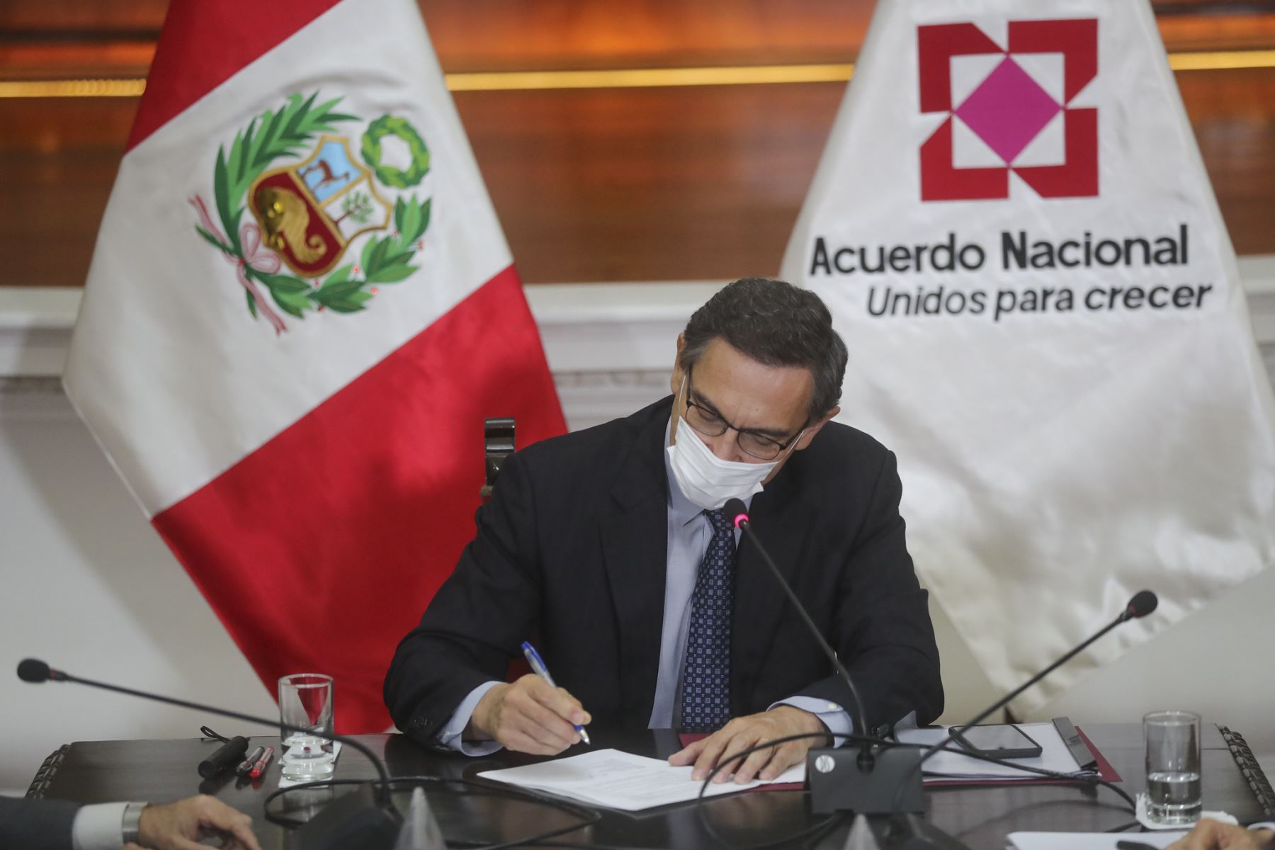 Presidente Vizcarra suscribe Compromiso de diálogo para el Pacto Perú