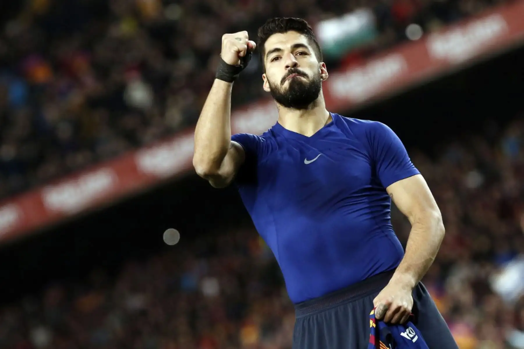 El delantero uruguayo del Barcelona Luis Suárez celebra su gol durante el partido de fútbol de la liga española entre el FC Barcelona y el Club Atlético de Madrid en el estadio Camp Nou de Barcelona.

Foto: AFP