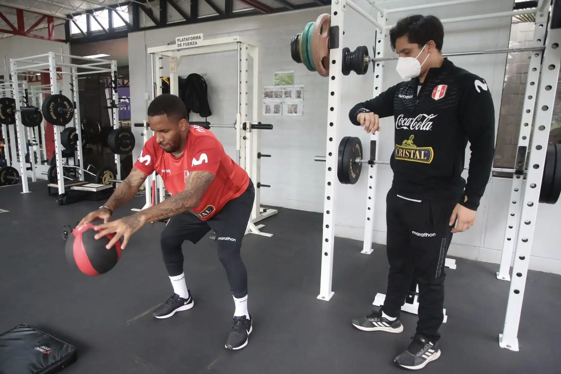 El seleccionado  Jefferson Farfán  sigue sus trabajos de preparación en la Videna FPF a cargo de los miembros del comando técnico de la selección peruana.  En tanto, Jefferson Farfán evalúa ofertas para continuar con su carrera.
Foto: FPF