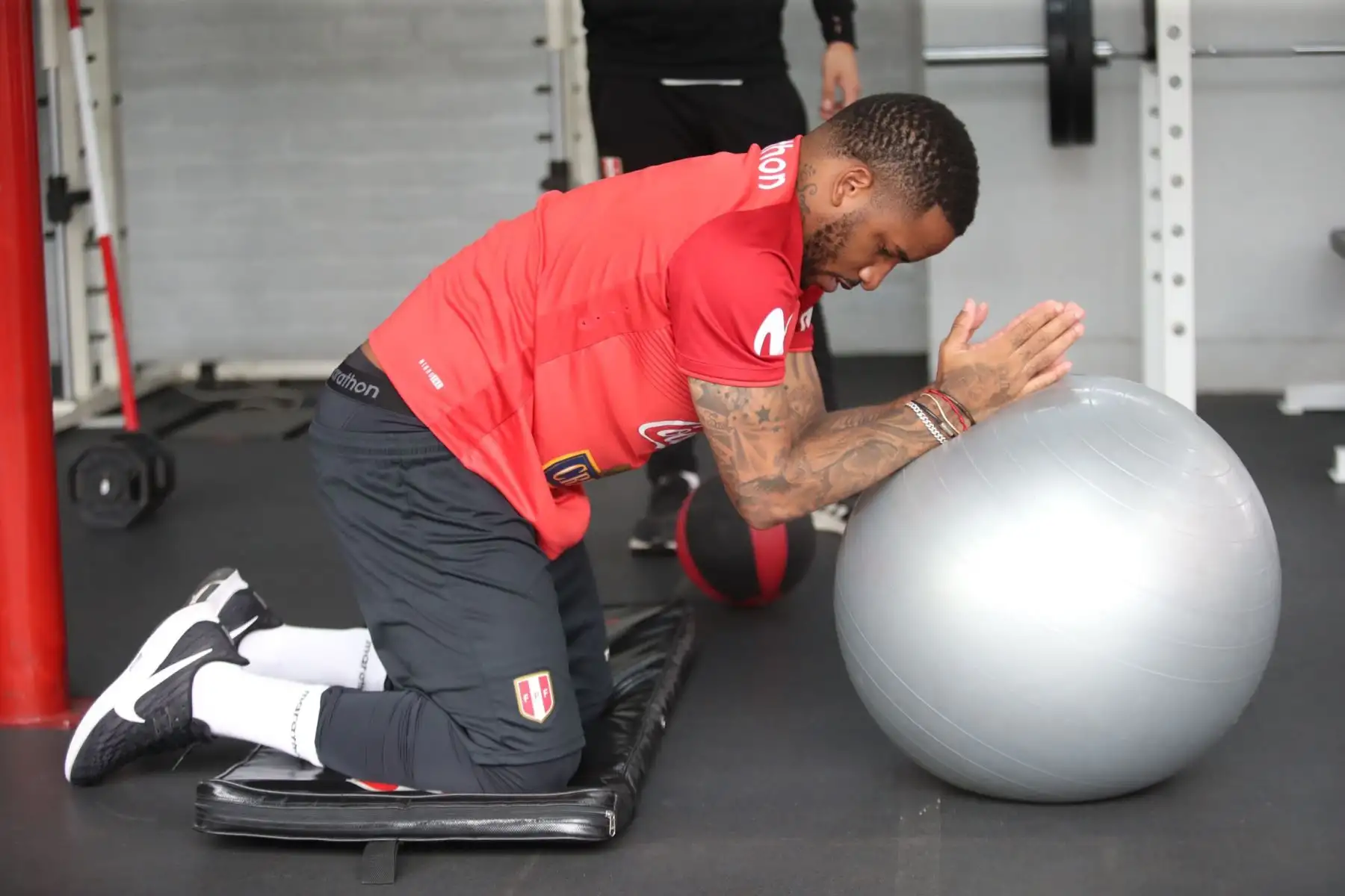 El seleccionado  Jefferson Farfán  sigue sus trabajos de preparación en la Videna FPF a cargo de los miembros del comando técnico de la selección peruana.  En tanto, Jefferson Farfán evalúa ofertas para continuar con su carrera.
Foto: FPF