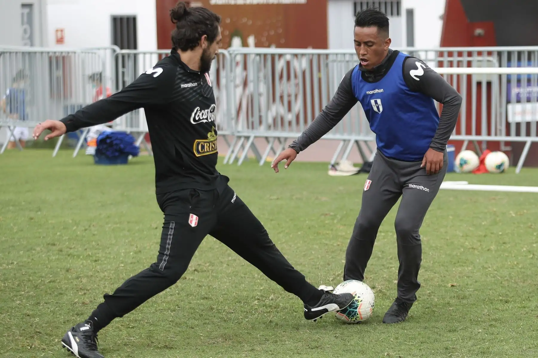 El seleccionado   Christian Cueva realizó trabajos físicos en el gimnasio y campo de juego. Mientras esta a la espera de su viaje a Turquía para unirse a su nuevo equipo, el Yeni Malatyaspor.
Foto: FPF