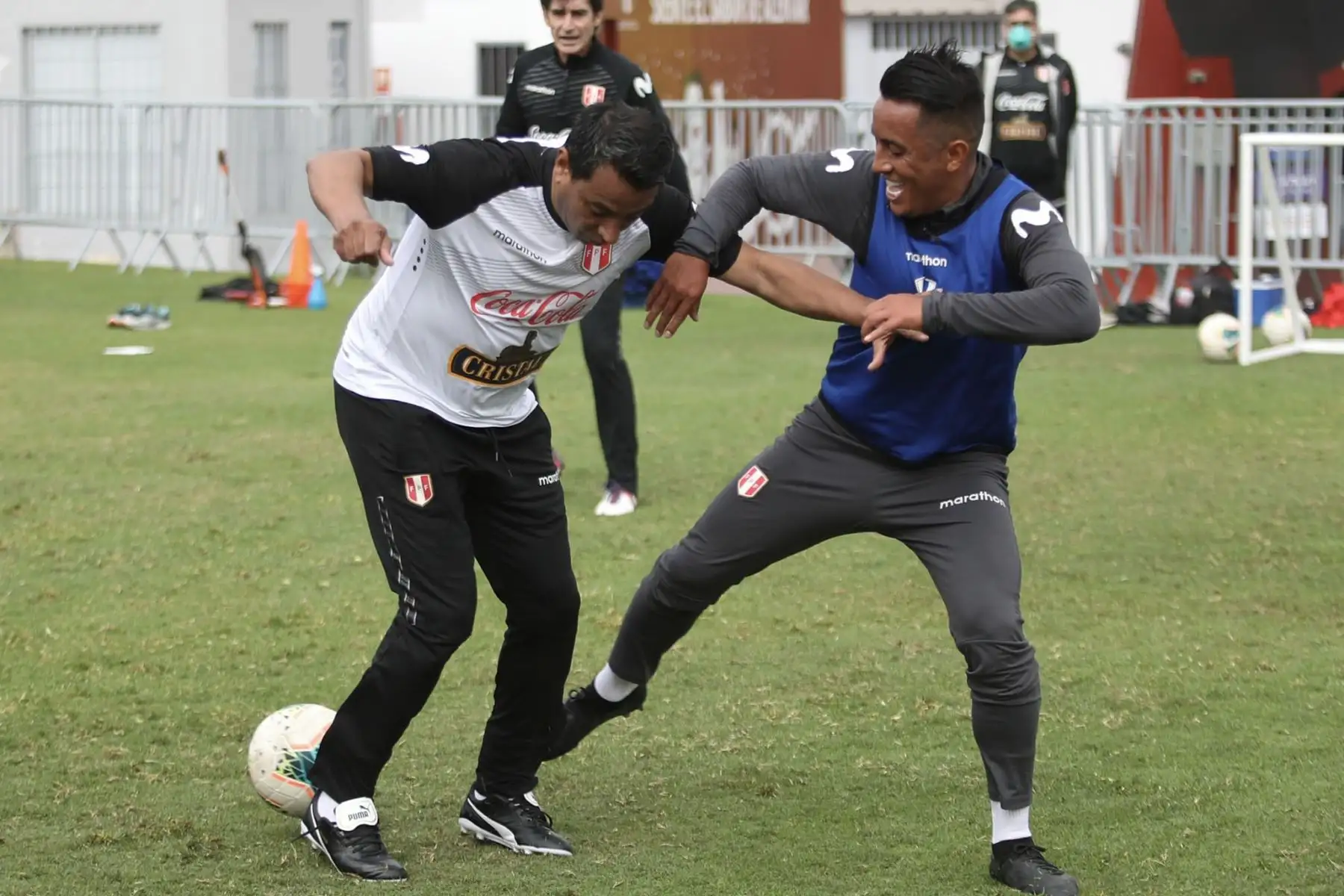 El seleccionado   Christian Cueva realizó trabajos físicos en el gimnasio y campo de juego. Mientras esta a la espera de su viaje a Turquía para unirse a su nuevo equipo, el Yeni Malatyaspor.
Foto: FPF