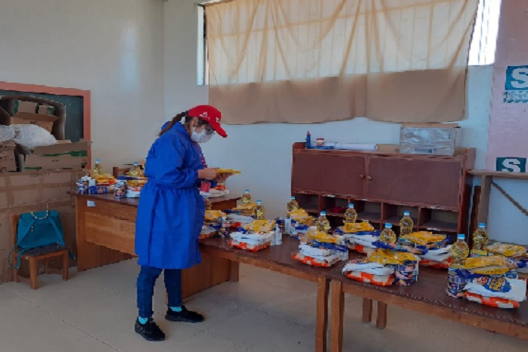 Los alimentos son entregados por medio de los comités de alimentación escolar, que cumplen con el protocolo de bioseguridad.