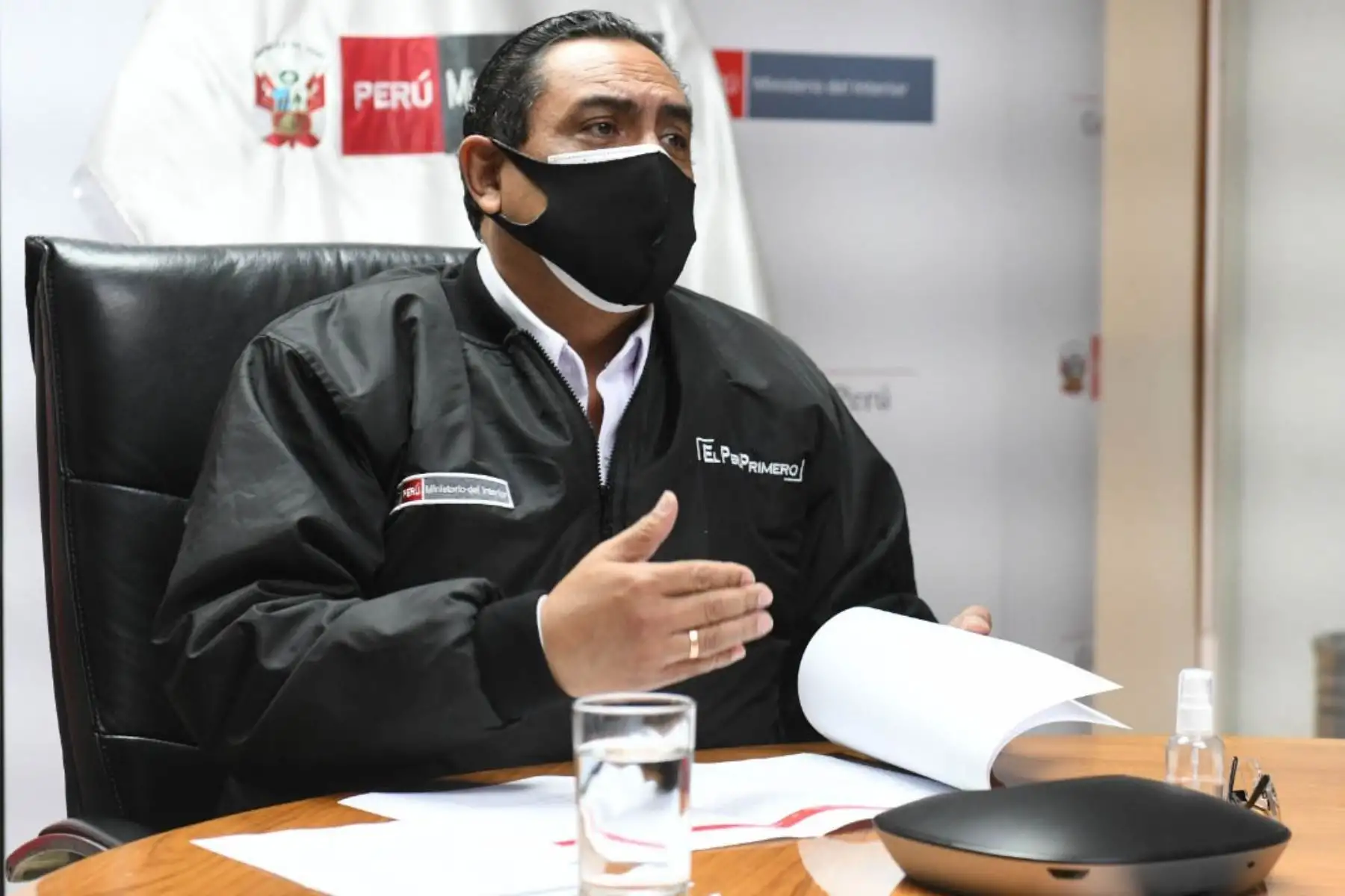 El ministro del Interior, Jorge Montoya se reúne con los alcaldes de la Mancomunidad de Lima Norte, a fin de coordinar las actividades de control social para evitar aglomeraciones e incrementar las acciones respecto al aislamiento social obligatorio. 
Foto: Mininter