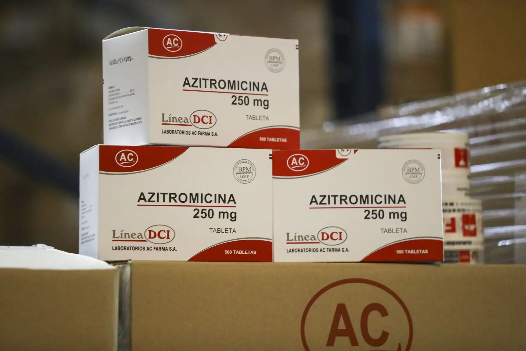 El Centro Nacional de Abastecimiento de Recursos Estratégicos en Salud CENARES, cuenta con un stock de 1 millón 600 mil unidades de suministros médicos, los cuales serán distribuidos en una semana en todo el país con el objetivo de fortalecer la respuesta sanitaria y la lucha del personal médico ante la pandemia.Foto:ANDINA/ Prensa Presidencia.