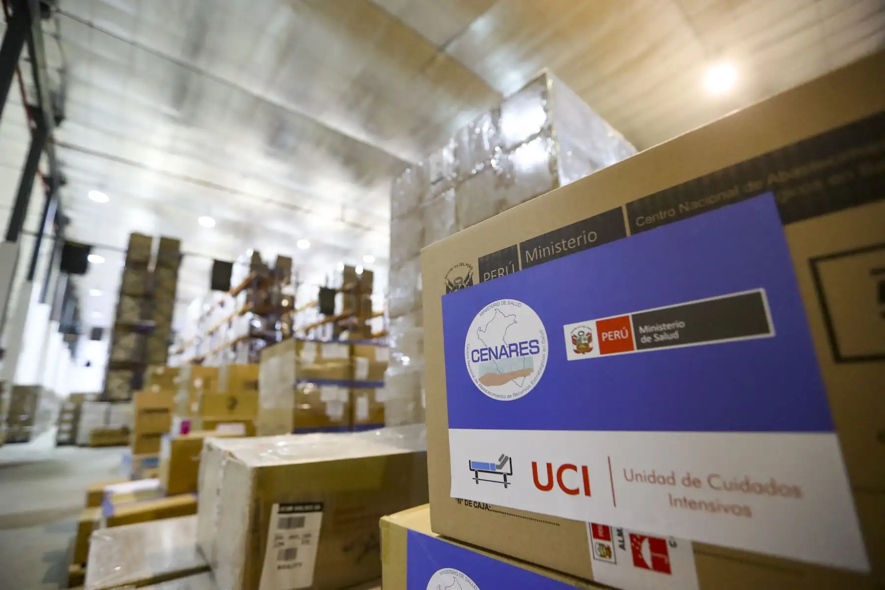 El Centro Nacional de Abastecimiento de Recursos Estratégicos en Salud CENARES, cuenta con un stock de 1 millón 600 mil unidades de suministros médicos, los cuales serán distribuidos en una semana en todo el país con el objetivo de fortalecer la respuesta sanitaria y la lucha del personal médico ante la pandemia.Foto:ANDINA/ Prensa Presidencia.