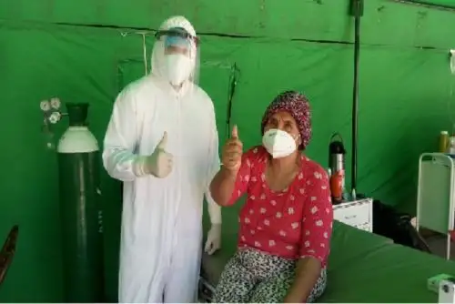 A su salida del hospital, las abuelitas tuvieron sentidas palabras de agradecimiento para el personal de salud que las atendió en el Hospital La Caleta de Chimbote.