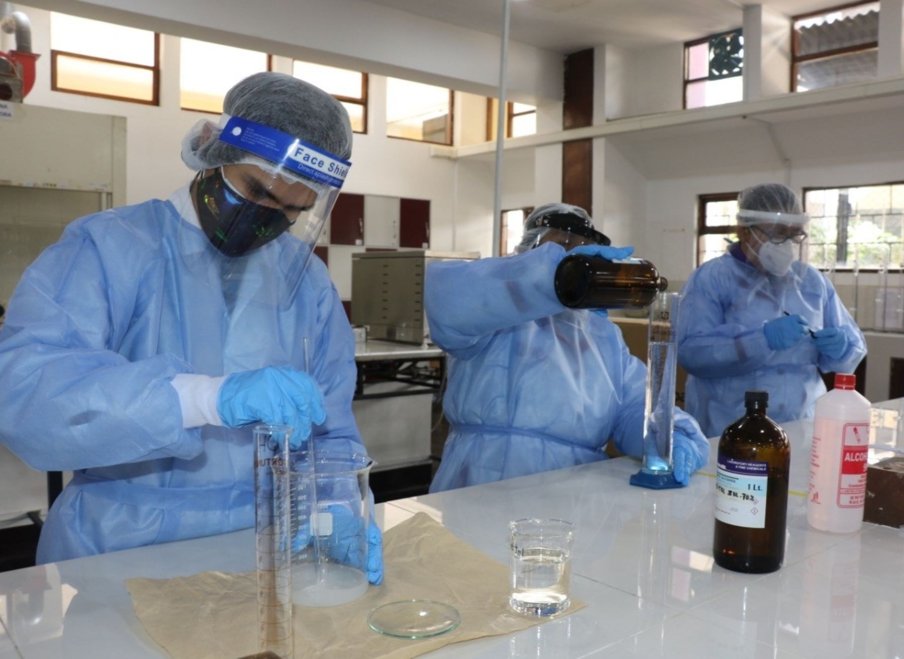 Universidad Nacional del Centro de Junín inicia la producción de ivermectina para atender a la comunidad universitaria afectada por el coronavirus (covid-19). ANDINA/Difusión