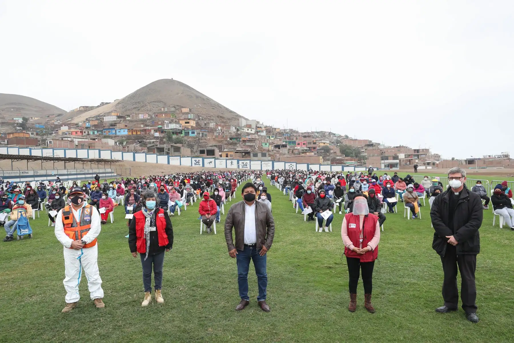 Familias vulnerables reciben apoyo alimentario por parte del Estado en Mi Perú, Ventanilla.  Foto: ANDINA /PCM