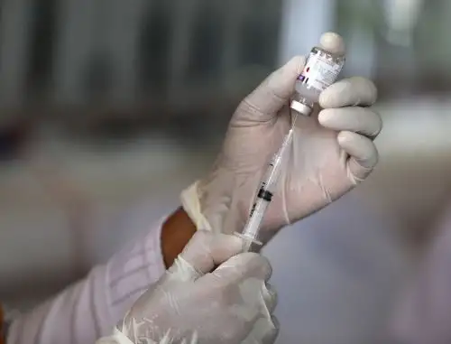 La biotecnológica Moderna aseguró este miércoles que su vacuna contra la covid-19 generó una respuesta inmune prometedora en pacientes de edad avanzada. Foto: EFE