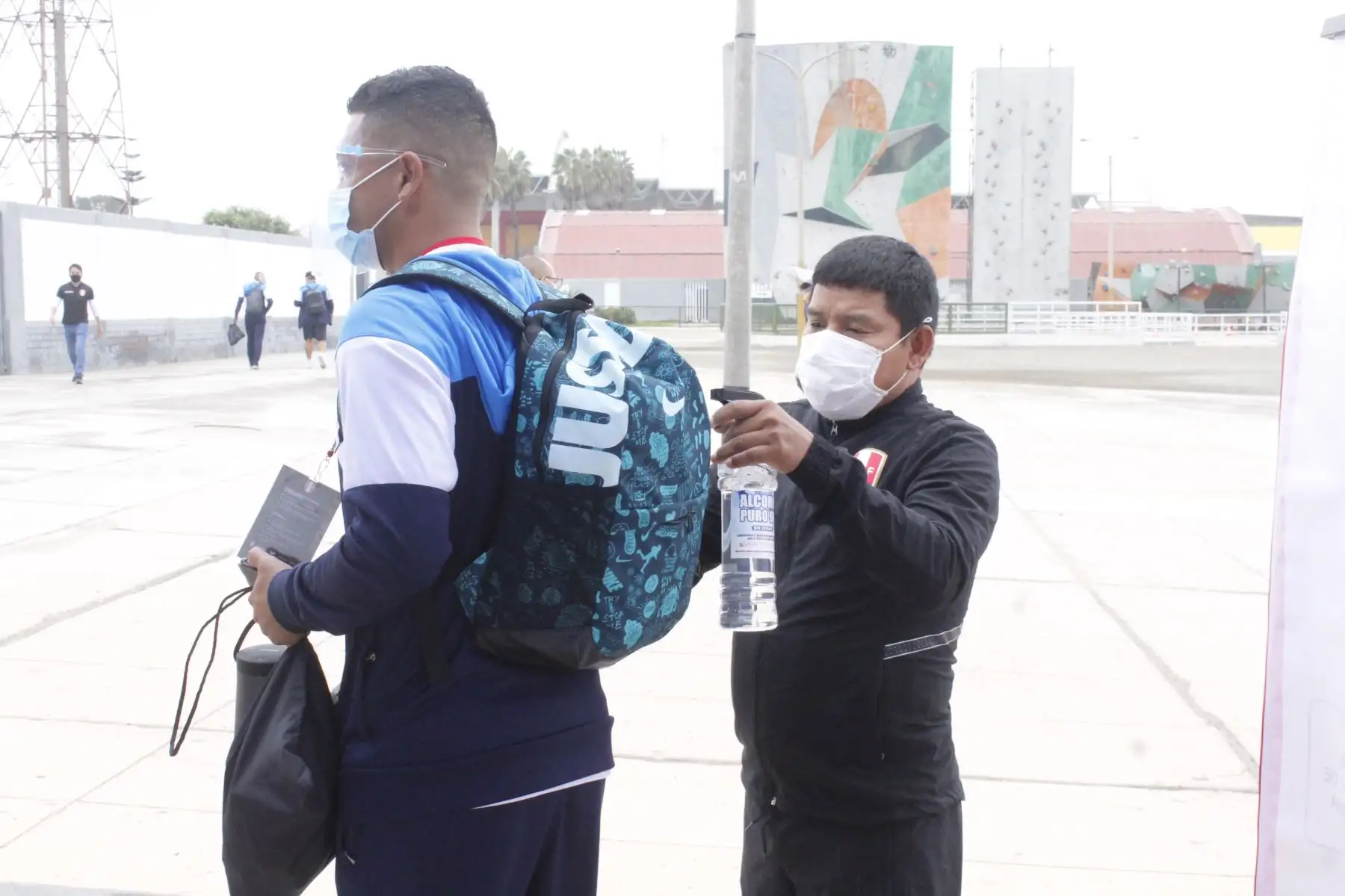 Jugadores del Club Carlos A. Mannucci llegan al estado Miguel Grau para enfrentarse al Deportivo Llacuabamba por la octava fecha de la Liga 1. Foto: Liga De Fútbol Profesional