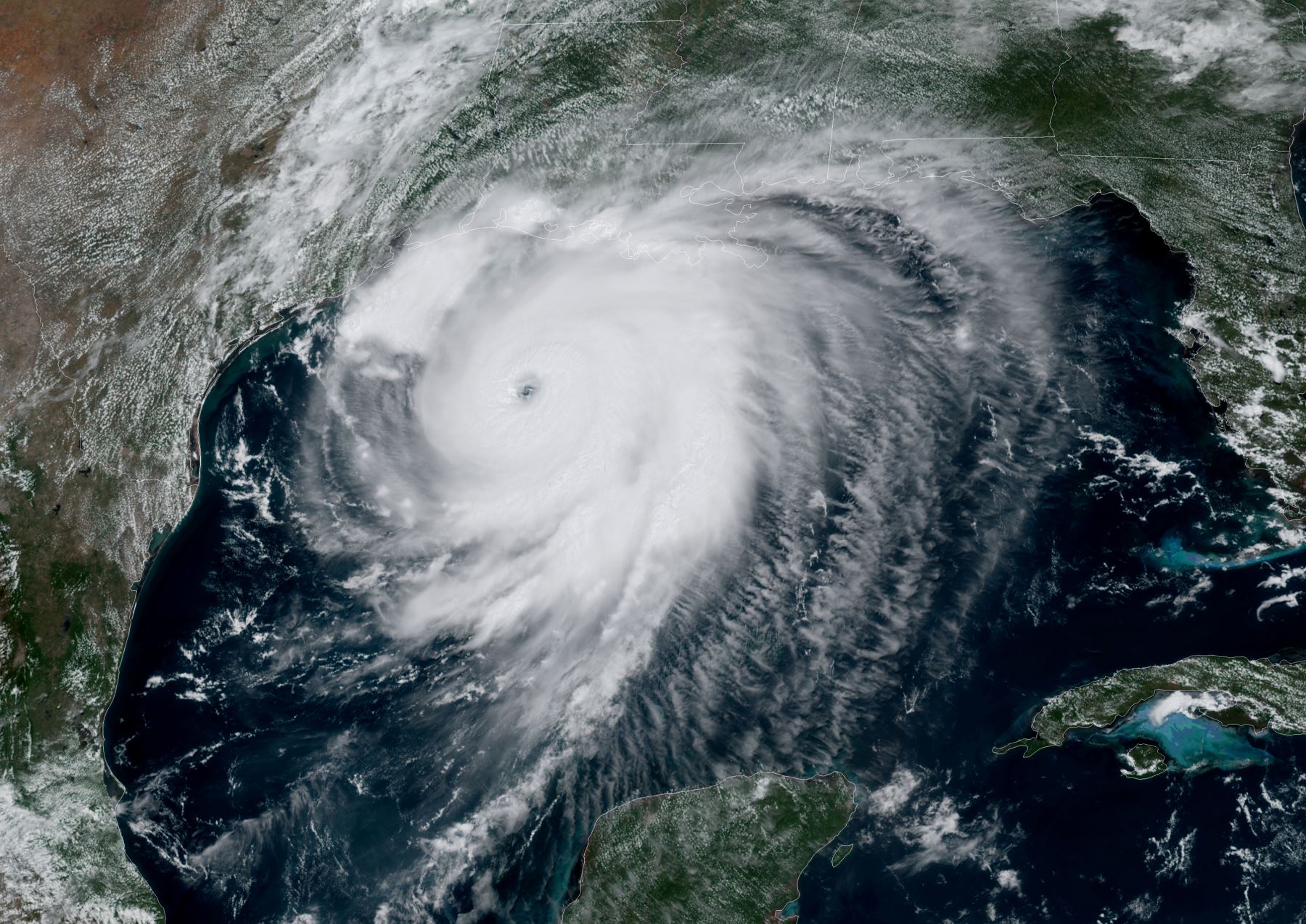Esta imagen satelital muestra al huracán Laura en el Golfo de México moviéndose hacia Louisiana. Laura se ha fortalecido hasta convertirse en un huracán de categoría 4, según el Centro Nacional de Huracanes, con vientos máximos sostenidos de hasta a 225 kilómetros por hora. Foto: AFP