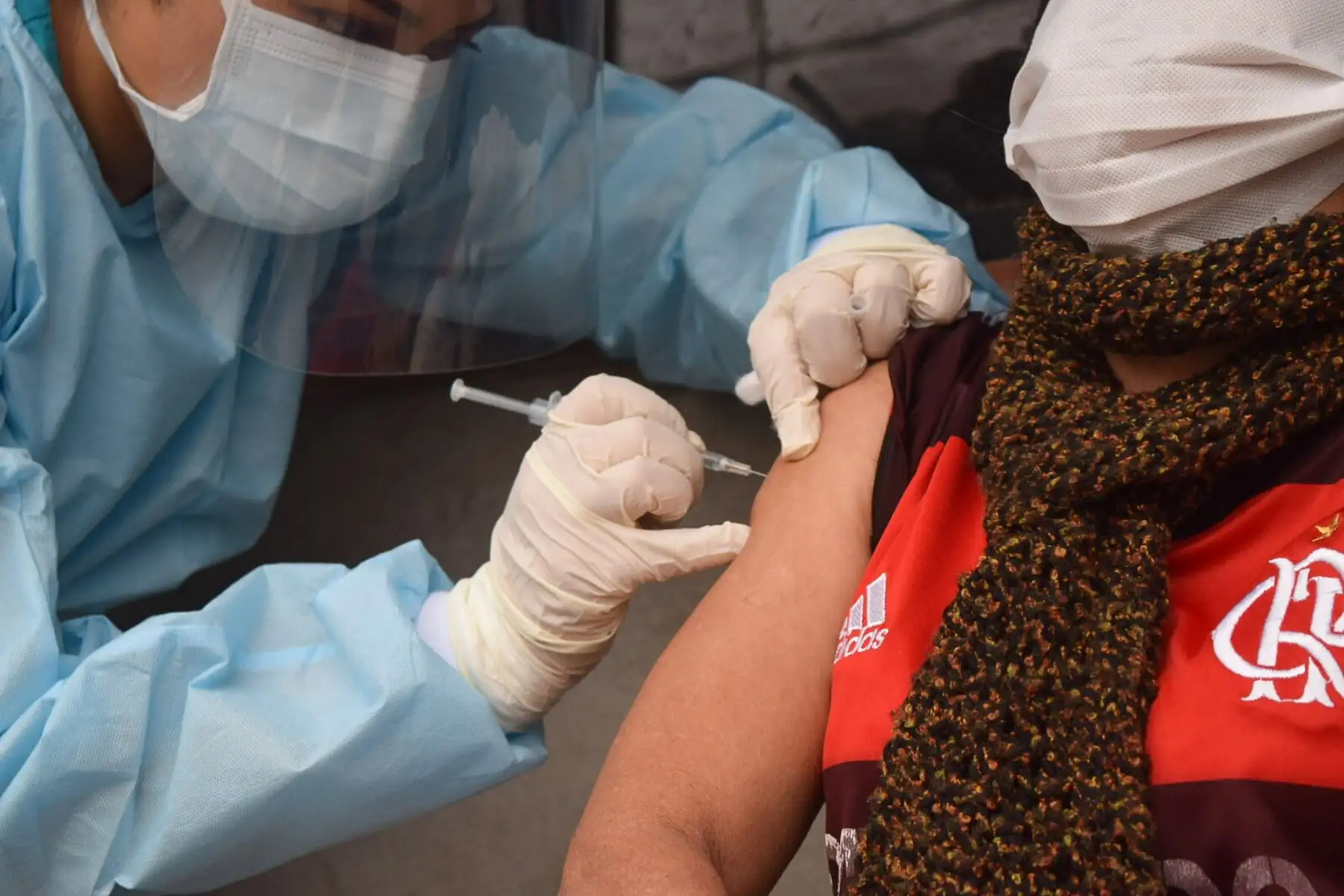 Minsa vacunó contra la influenza y neumococo a adultos mayores en Santa Anita.Foto:ANDINA/Minsa