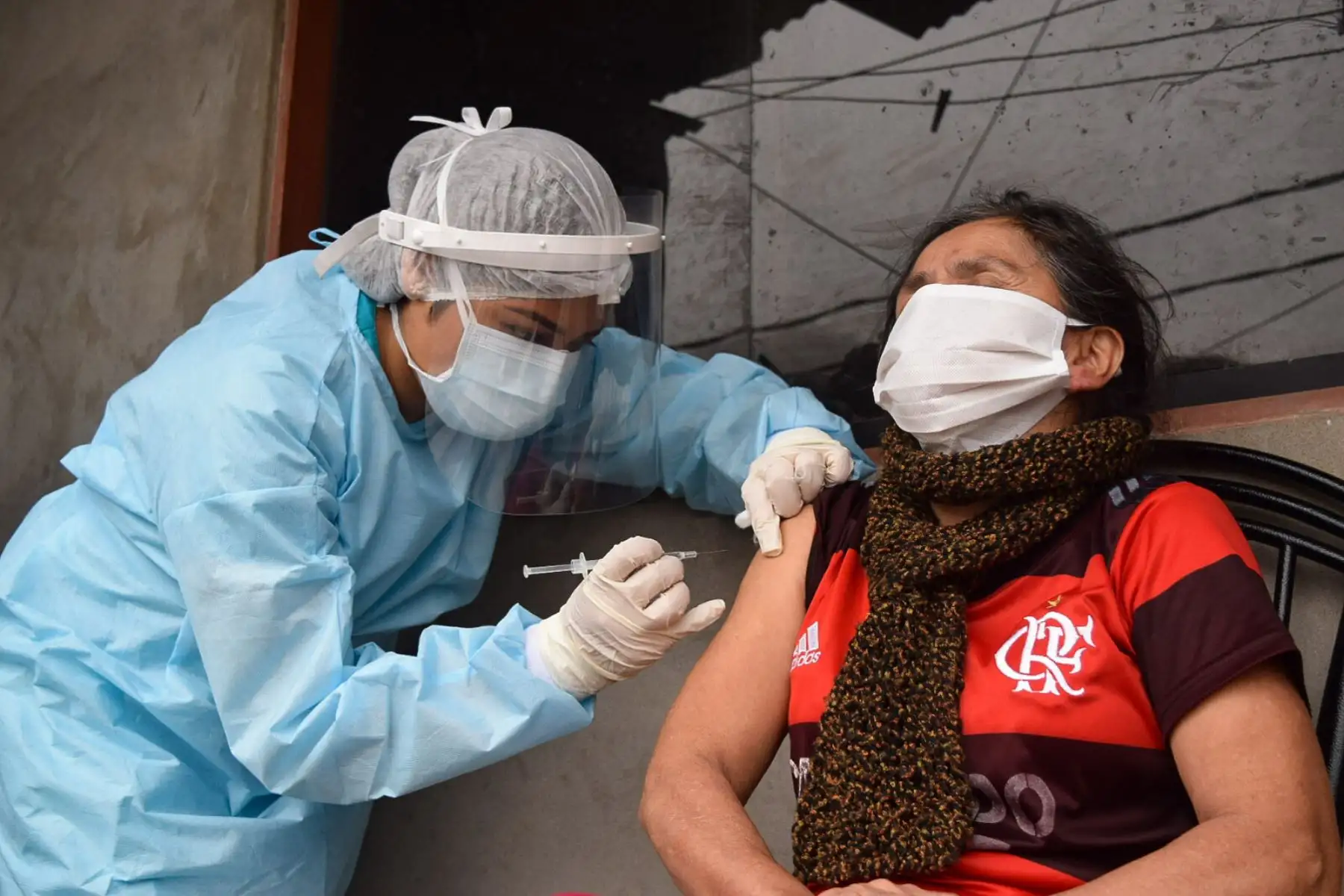 Minsa vacunó contra la influenza y neumococo a adultos mayores en Santa Anita.Foto:ANDINA/Minsa
