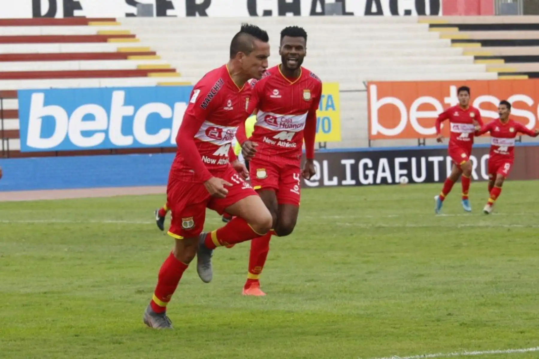 El futbolista Carlos Ross del Sport Huancayo celebra su gol frente al Ayacucho FC ,  por la fecha 8 de la Liga 1 Movistar que se disputa en el  estadio Miguel Grau del Callao.
Foto: @LigaFutProf