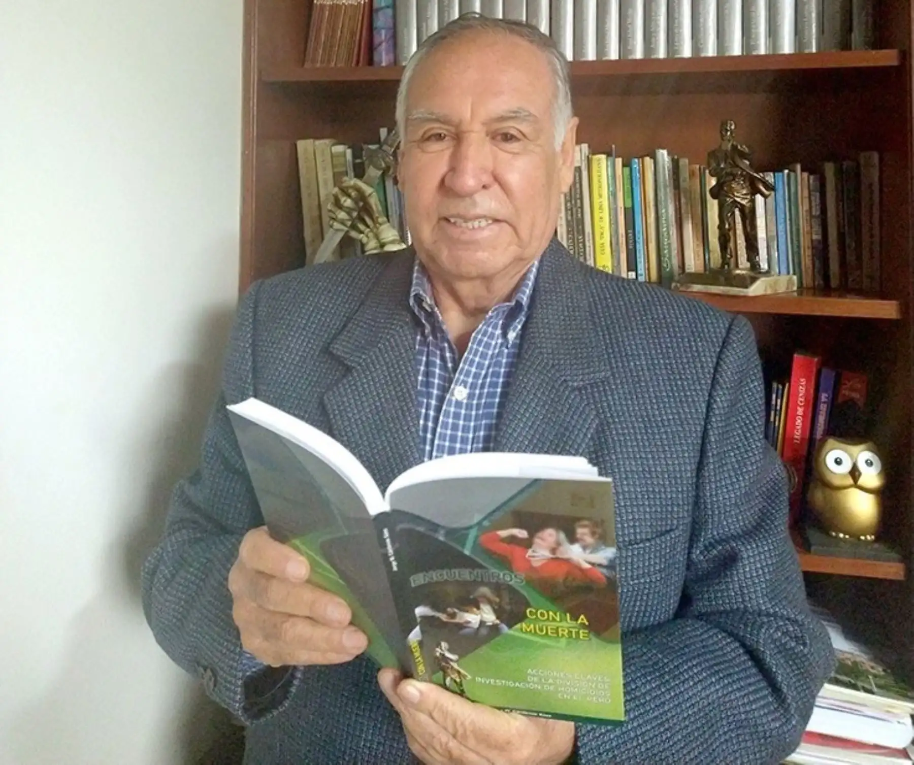 Presentan libro sobre hechos criminales que conmocionaron Lima en la década de los ochenta.