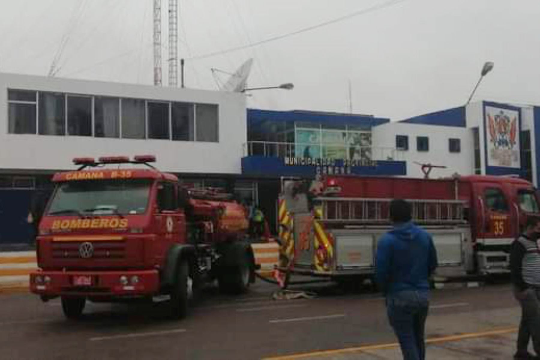 Incendio en la sede de la municipalidad provincial de Camaná ocasionó daños materiales. Foto: ANDINA/difusión.