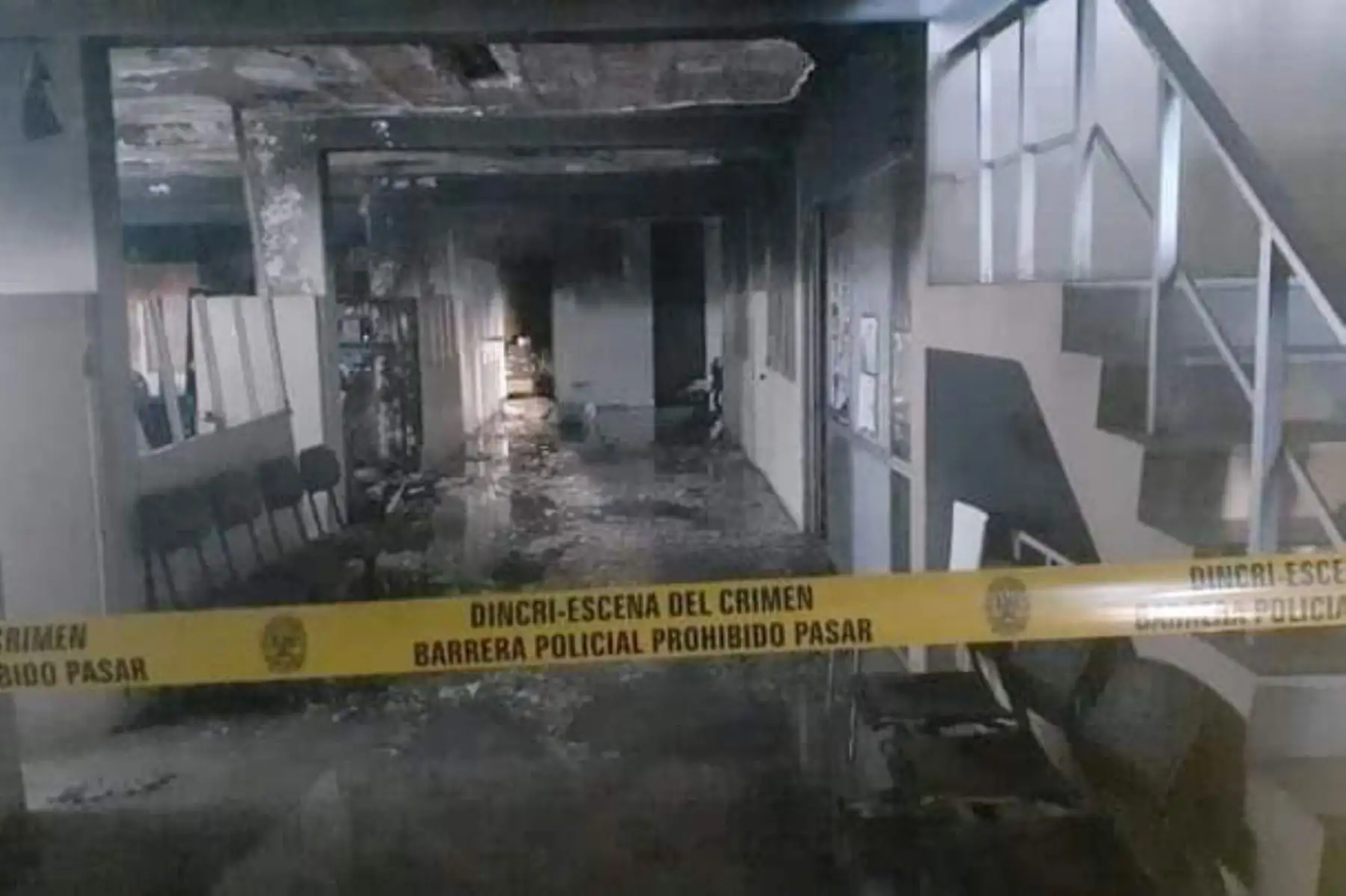 Incendio en la sede de la municipalidad provincial de Camaná ocasionó daños materiales. Foto: ANDINA/difusión.