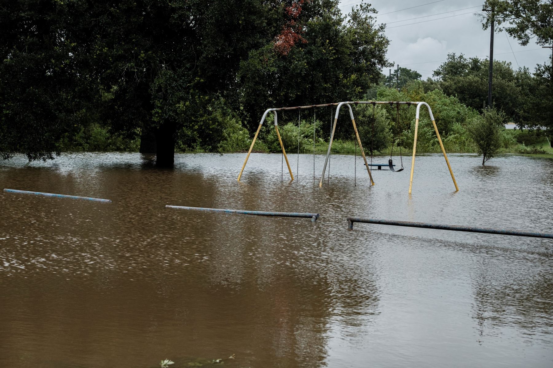 Un patio de recreo se inundó por el huracán Laura en Lafayette, Luisiana, EE. UU. Foto: EFE