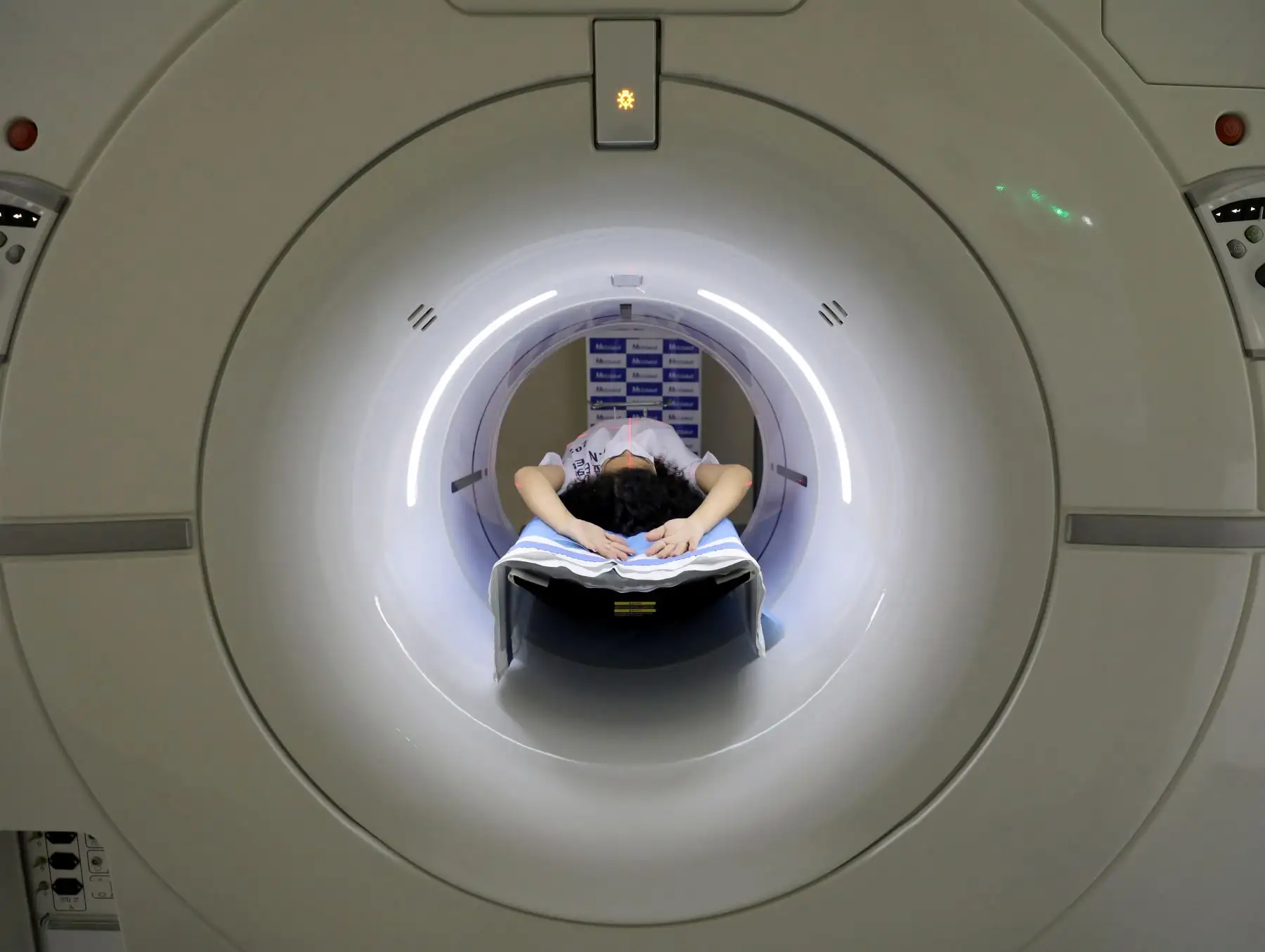 Essalud presentó tomografo de 256 cortes que permitirá dar diagnósticos de alta precisión, este equipo de alta gama fue instalado en el servicio de Tomografía y Resonancia Magnética del hospital Rebagliati.Foto:ANDINA Essalud Essalud presentó tomografo de 256 cortes que permitirá dar diagnósticos de alta precisión, este equipo de alta gama fue instalado en el servicio de Tomografía y Resonancia Magnética del hospital Rebagliati.Foto:ANDINA Essalud