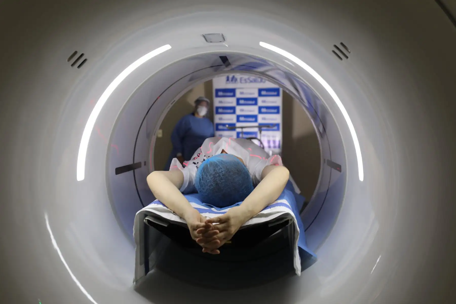 Essalud presentó tomografo de 256 cortes que permitirá dar diagnósticos de alta precisión, este equipo de alta gama fue instalado en el servicio de Tomografía y Resonancia Magnética del hospital Rebagliati.Foto:ANDINA Essalud Essalud presentó tomografo de 256 cortes que permitirá dar diagnósticos de alta precisión, este equipo de alta gama fue instalado en el servicio de Tomografía y Resonancia Magnética del hospital Rebagliati.Foto:ANDINA Essalud